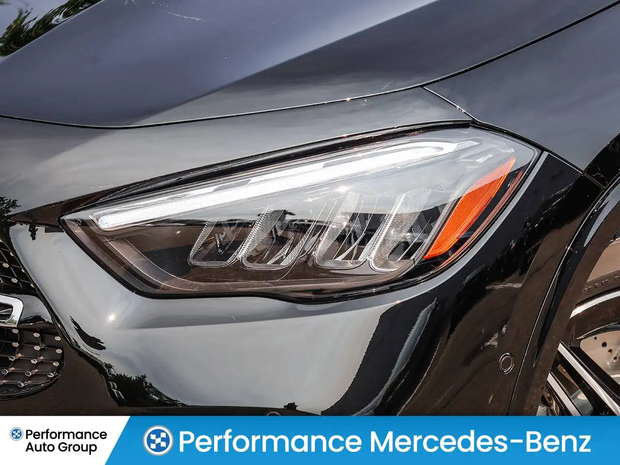 Mercedes-Benz GLA снимка Mercedes-Benz GLA
