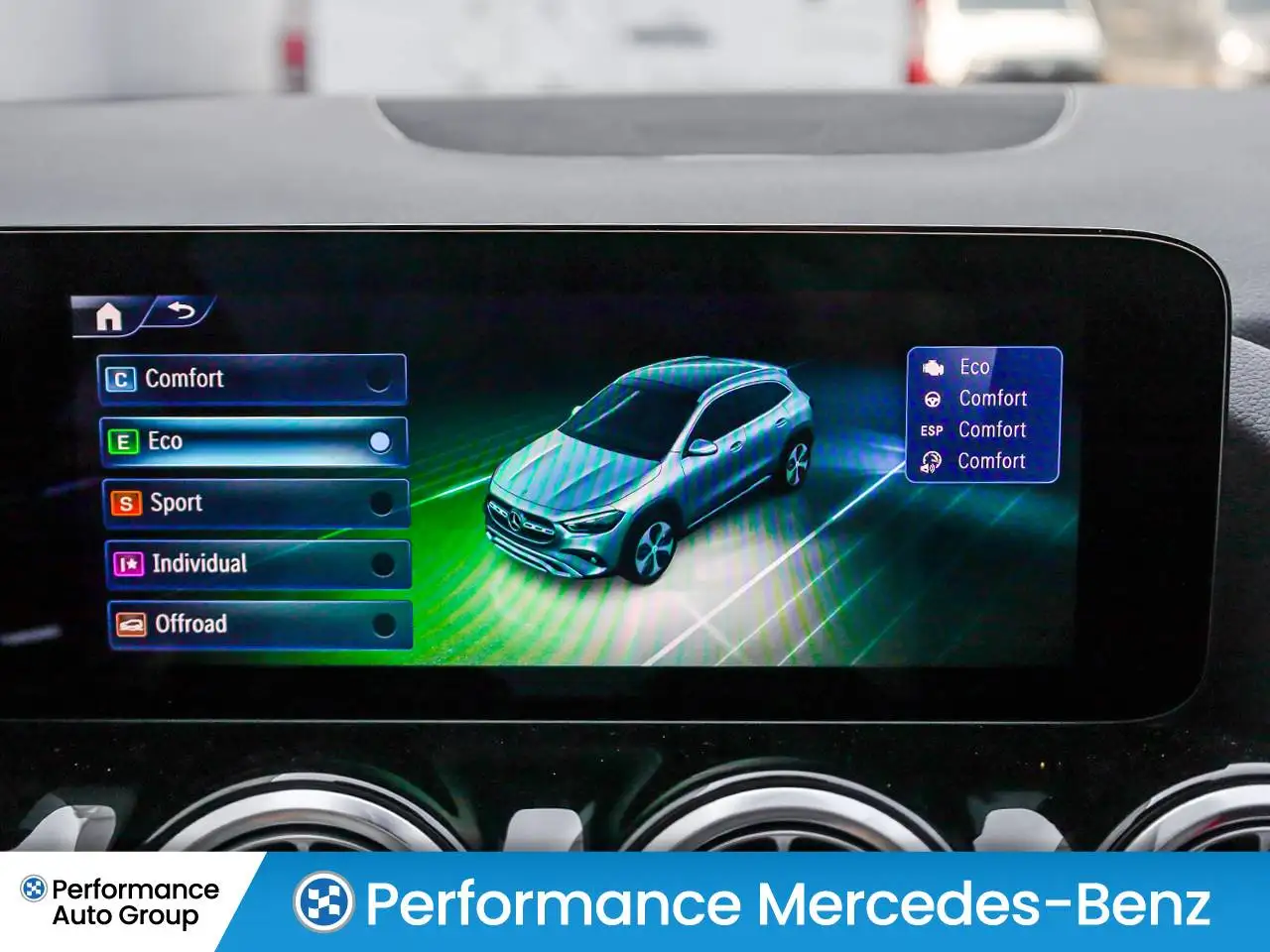 Mercedes-Benz GLA снимка Mercedes-Benz GLA