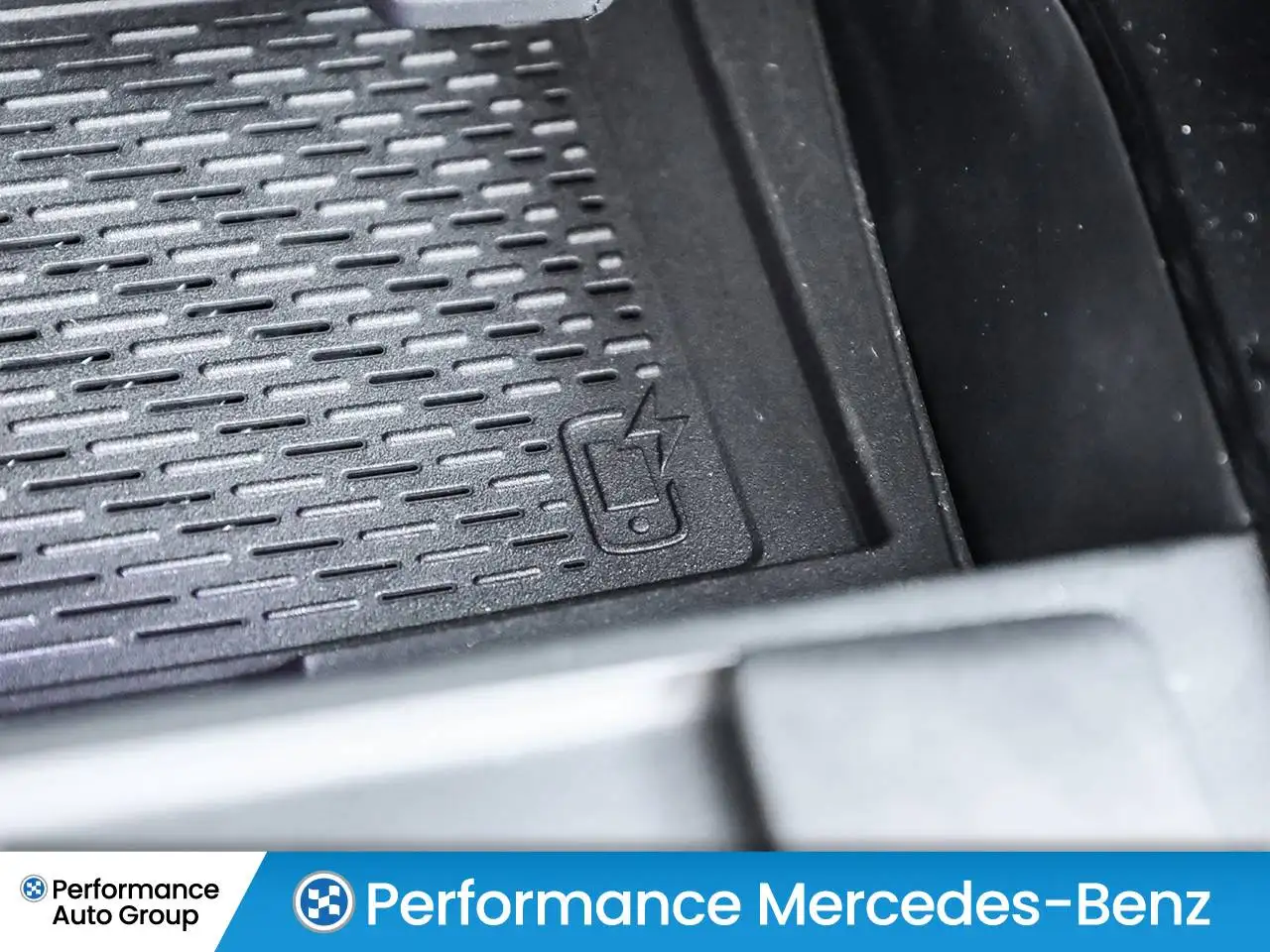 Mercedes-Benz GLA снимка Mercedes-Benz GLA