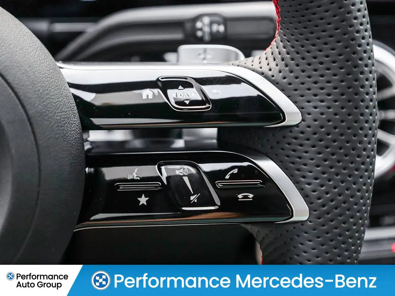 Mercedes-Benz GLA снимка Mercedes-Benz GLA