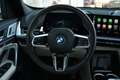 BMW iX1 xDrive30 M SPORTPAKET-LEDER OYSTER-ACC-PANO-VOLL Zwart - thumbnail 19