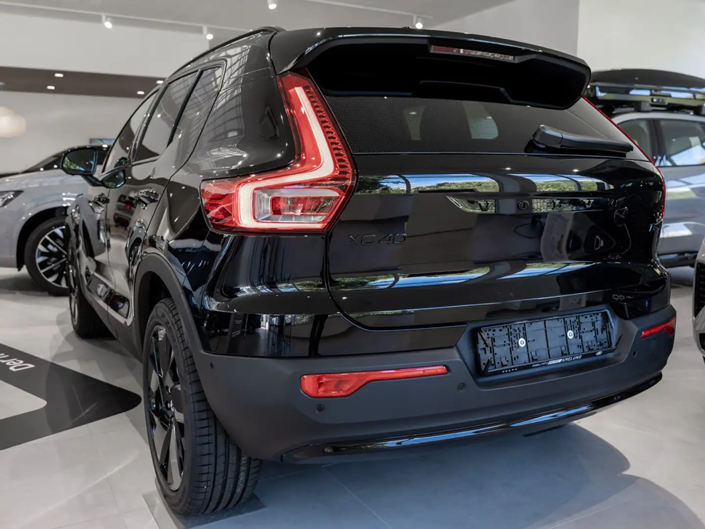 Volvo XC40 B3 Plus Black Edition 2WD LED PANO 360° Nero - 2