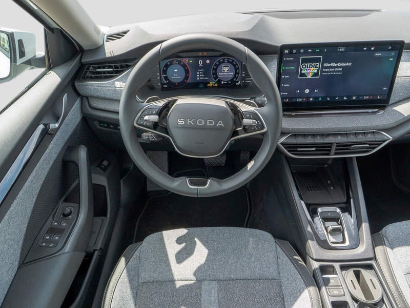 Skoda Octavia Combi 2,0 TDI DSG Balance — photo 11