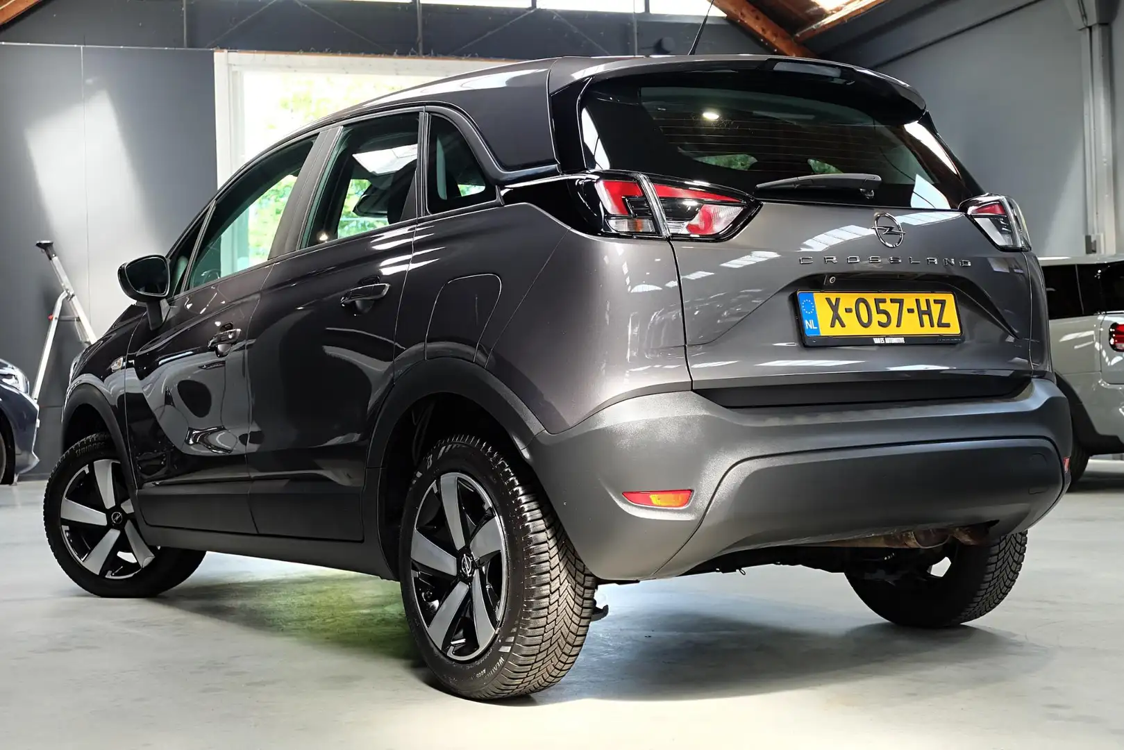 Opel Crossland 1.2 Turbo Edition / Winter- en Navigatie-pakket / Grijs - 2