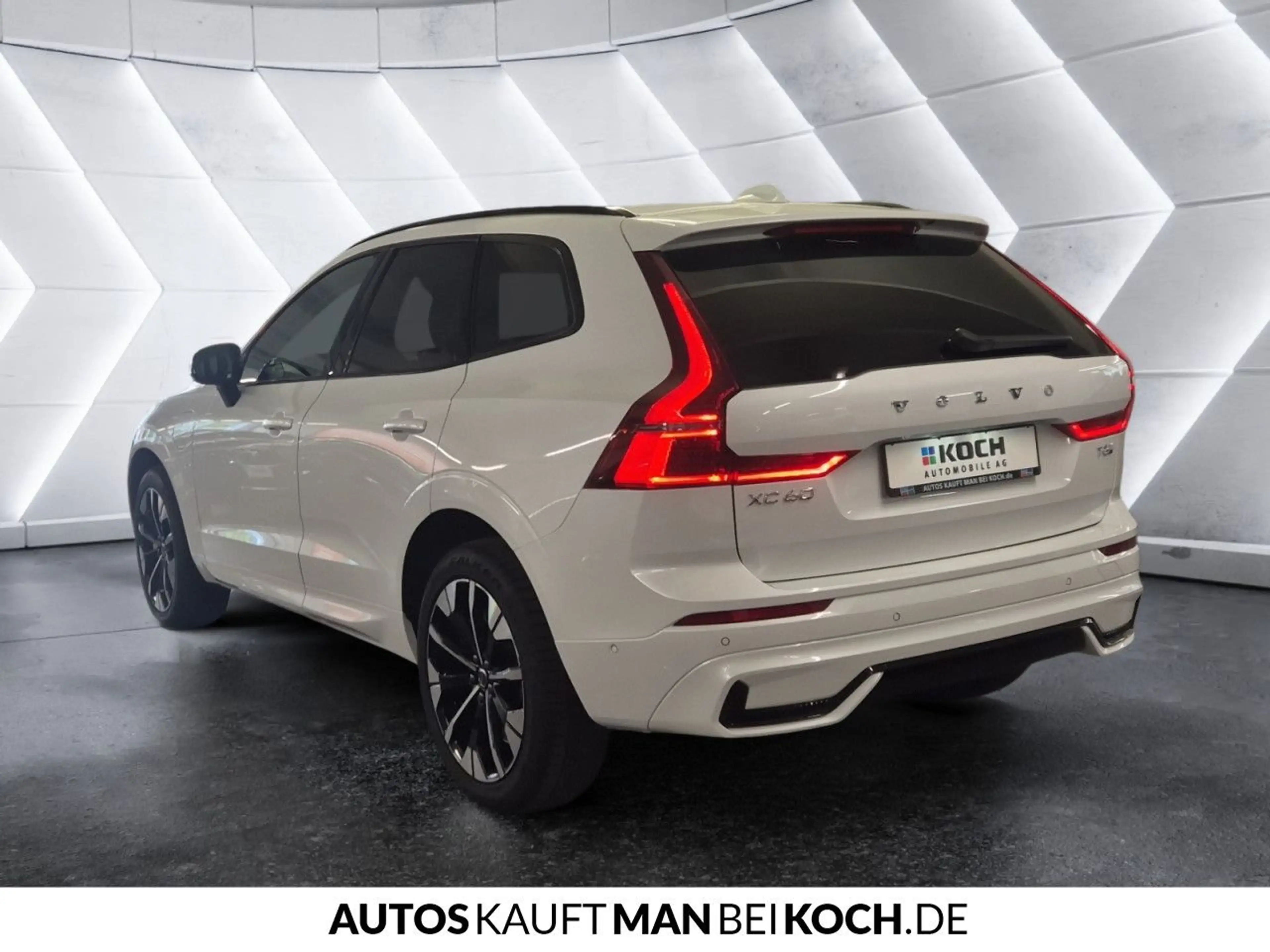 Volvo XC60 T6 AWD Plus Dark ACC BLIS HUD PANO H/K — photo 3