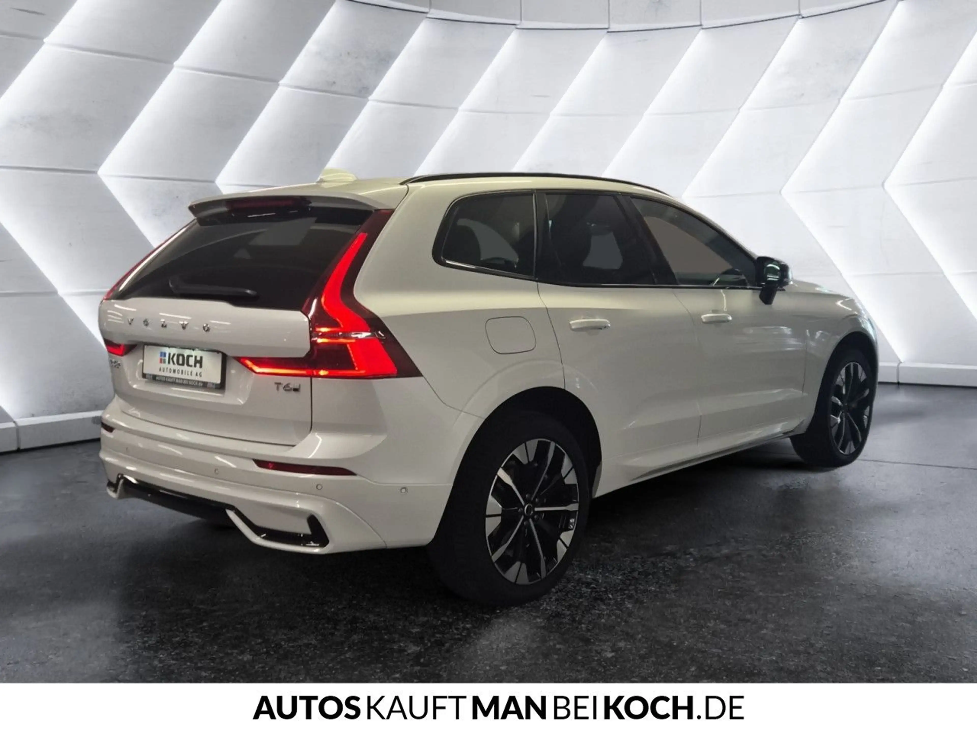 Volvo XC60 T6 AWD Plus Dark ACC BLIS HUD PANO H/K — photo 4