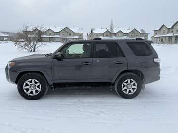 4WD 4dr V6 SR5