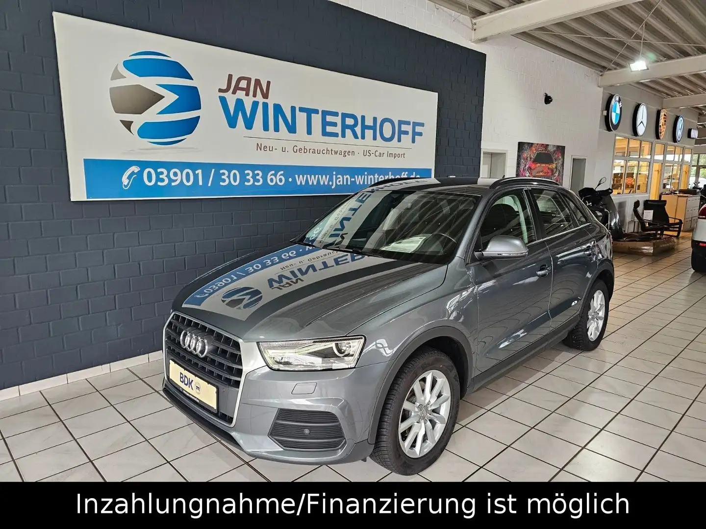 Audi Q3 +1.Hand+Navi+Keyless+PDC+Bi-Xenon+AHK Grau - 1