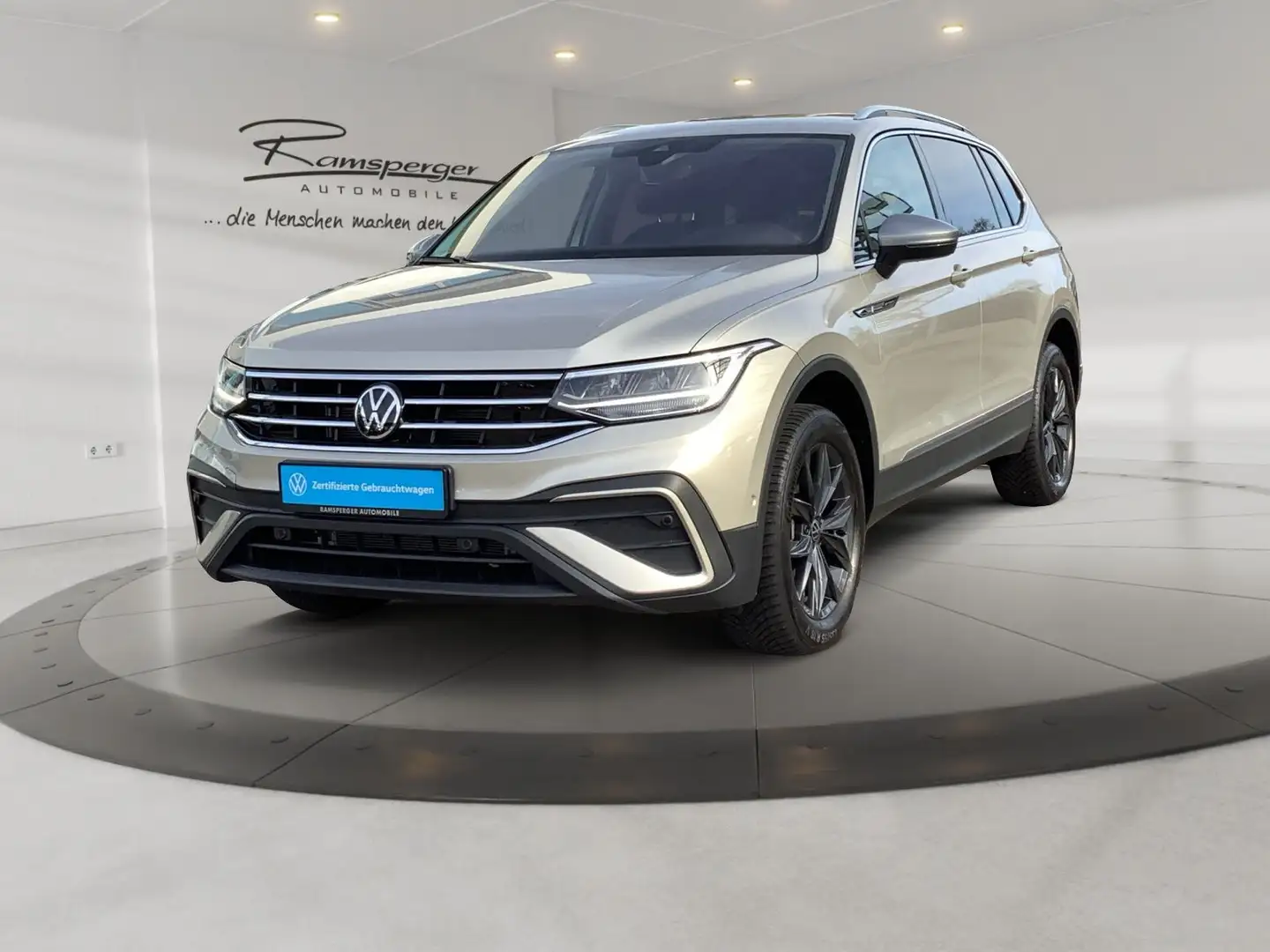 Volkswagen Tiguan Allspace 2.0 TSI DSG MOVE AHK LED Navi PD Silber - 2