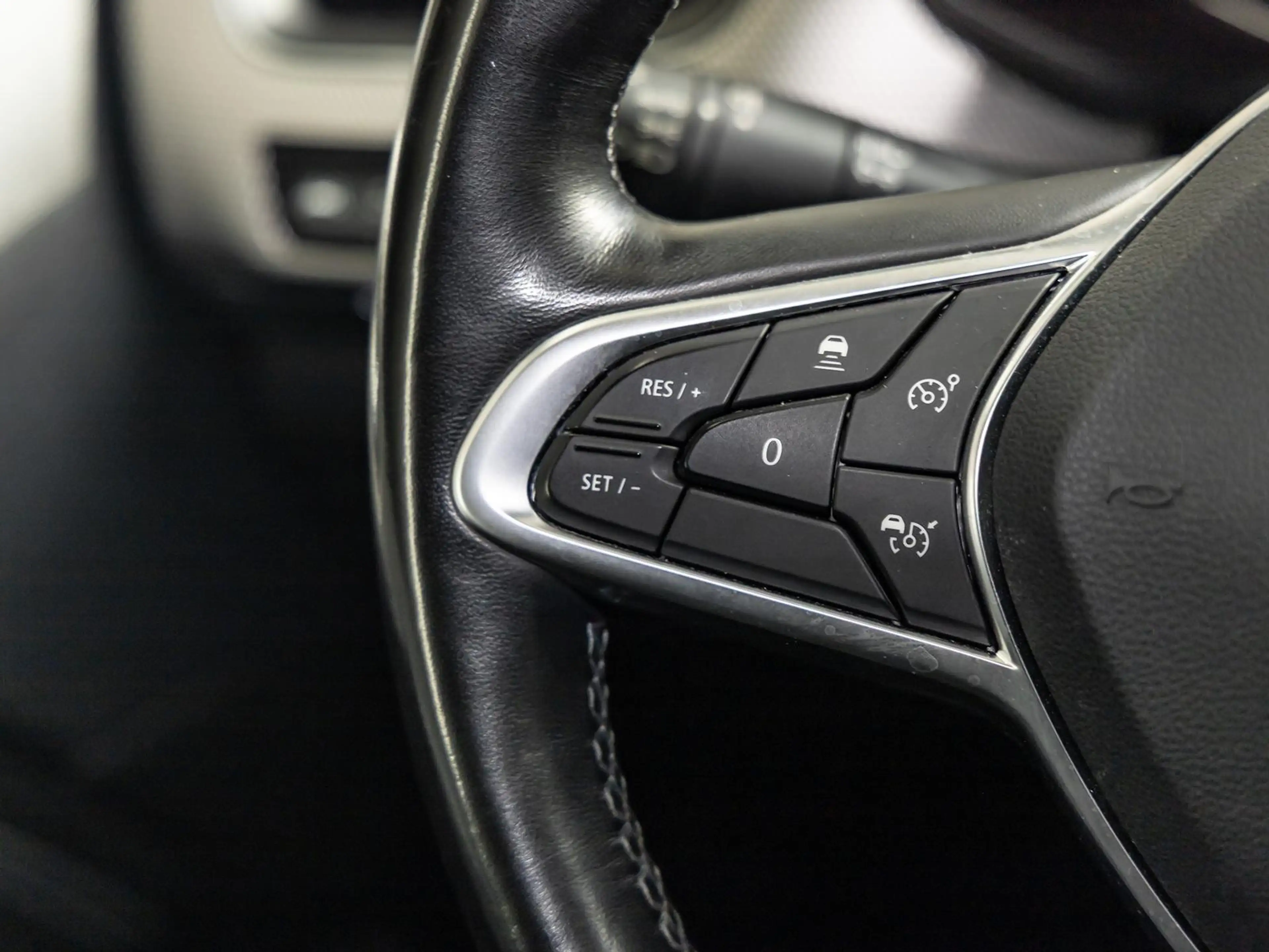 Renault Arkana E-TECH 145 EDC Intens LED NAVI SHZ KAMERA — photo 13
