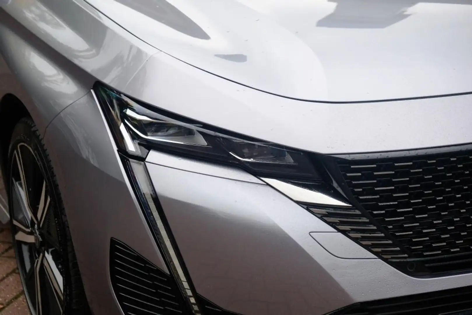 Peugeot 308 SW 1.2 PureTech 130pk EAT8 GT | Navi | App Connect Gris - 2