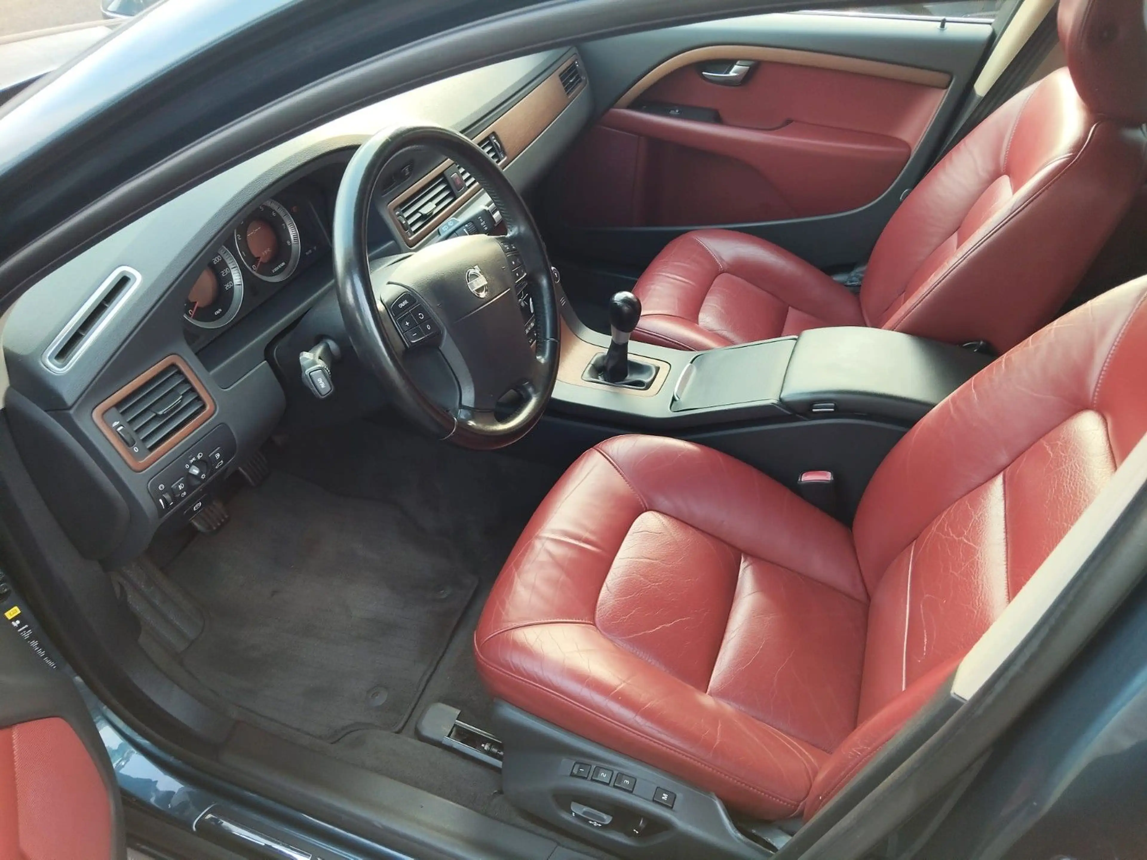 Volvo V70 - Leder - Scheckheft - Insp.+TÜV neu — photo 7