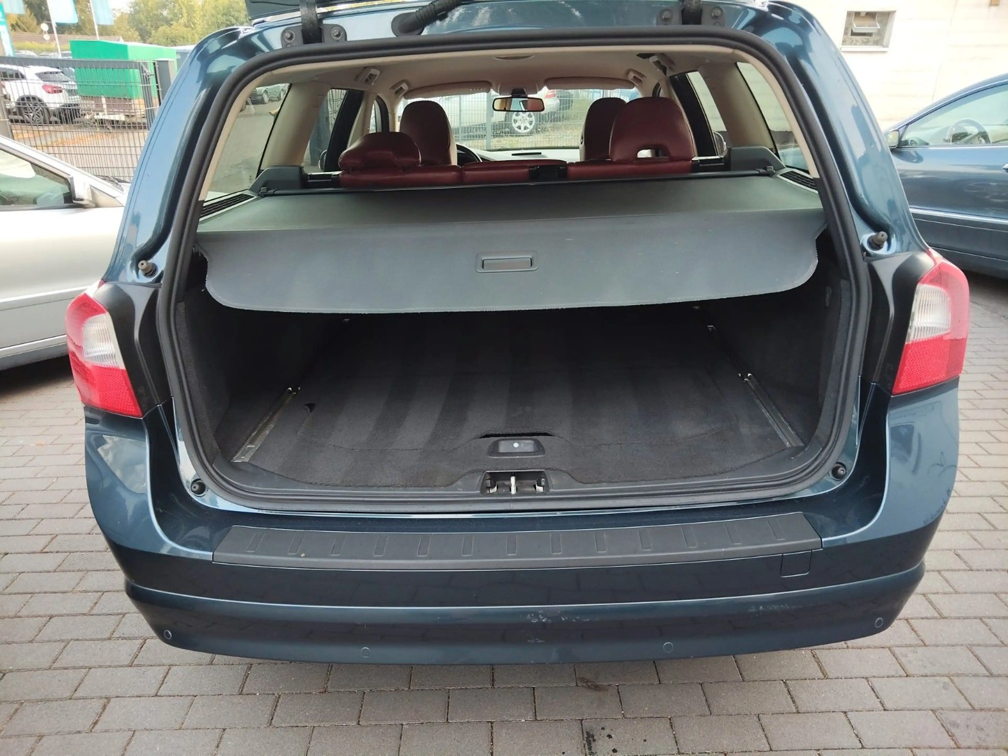 Volvo V70 - Leder - Scheckheft - Insp.+TÜV neu — photo 16