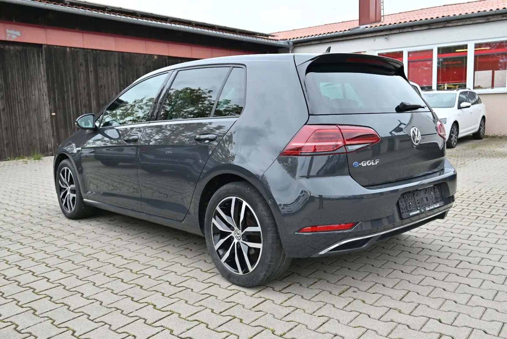 Volkswagen Golf VII Lim. e-Golf/Wärmepump/Virtual/Leder Grau - 2