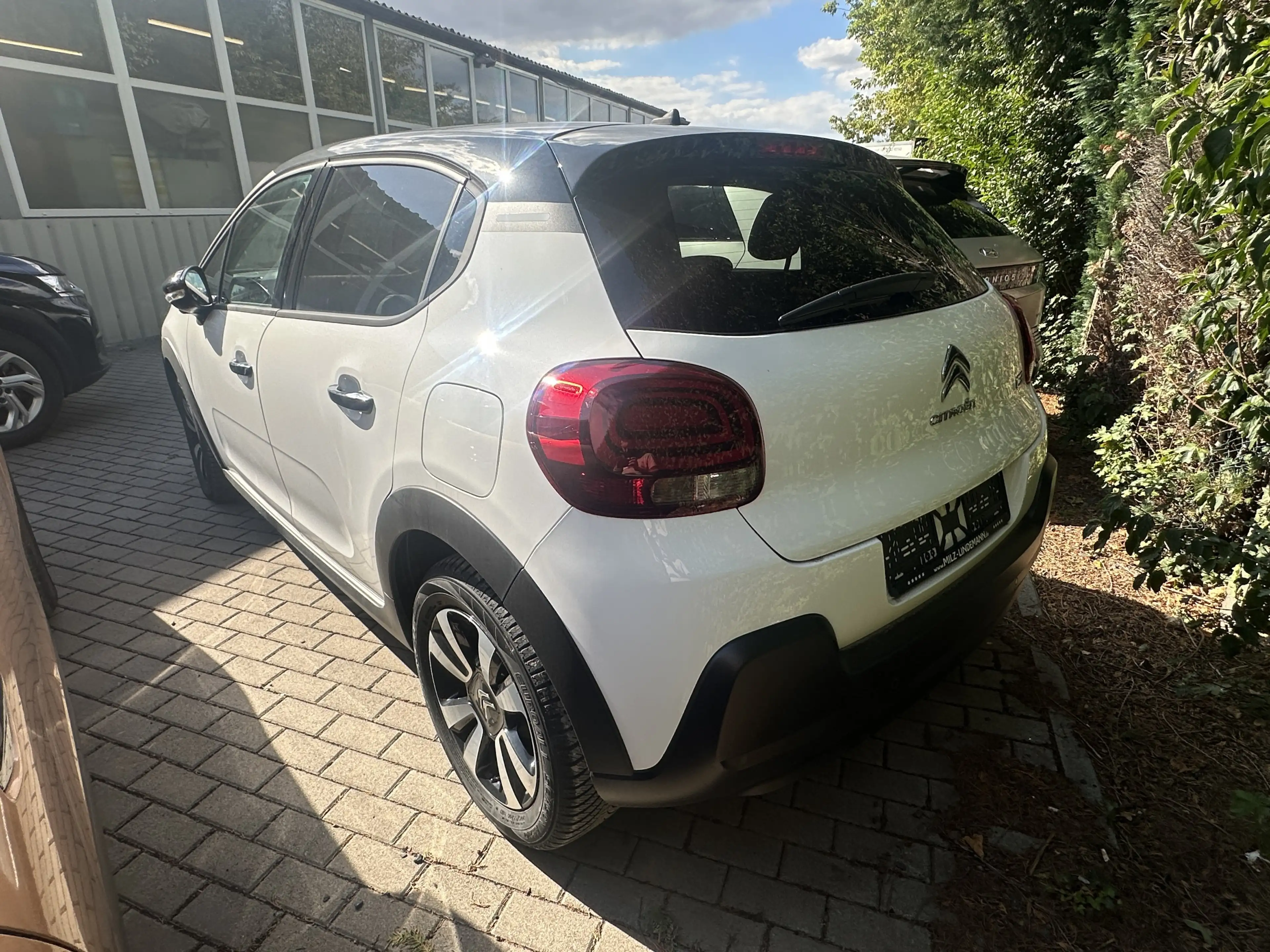 Citroen C3 Max*CarPlay*R.cam*Tempomat*LED*Spurhalte*Navi — photo 3