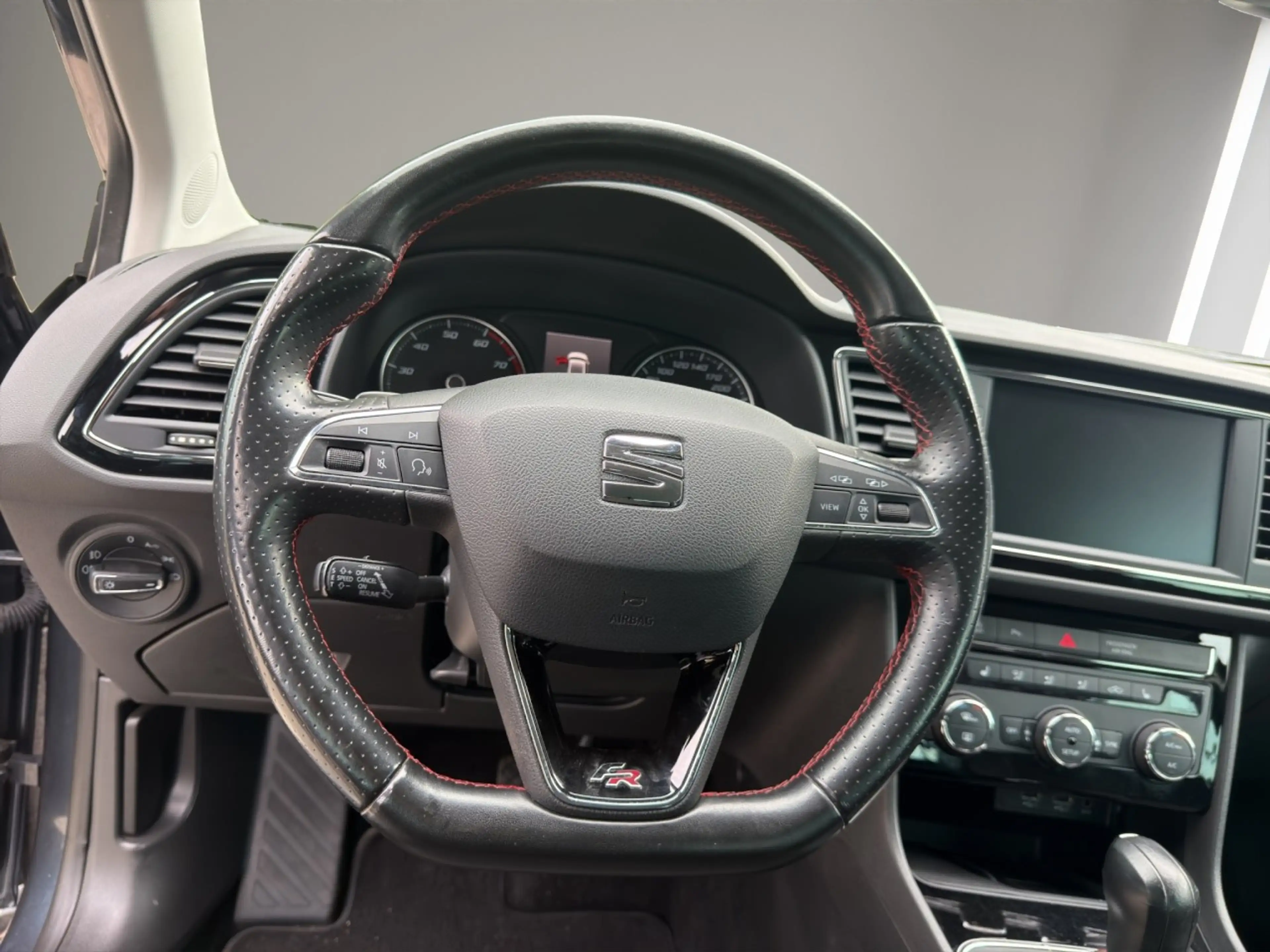 SEAT Leon 2.0 TSI DSG FR LED Full-Link Klima Navi — photo 7