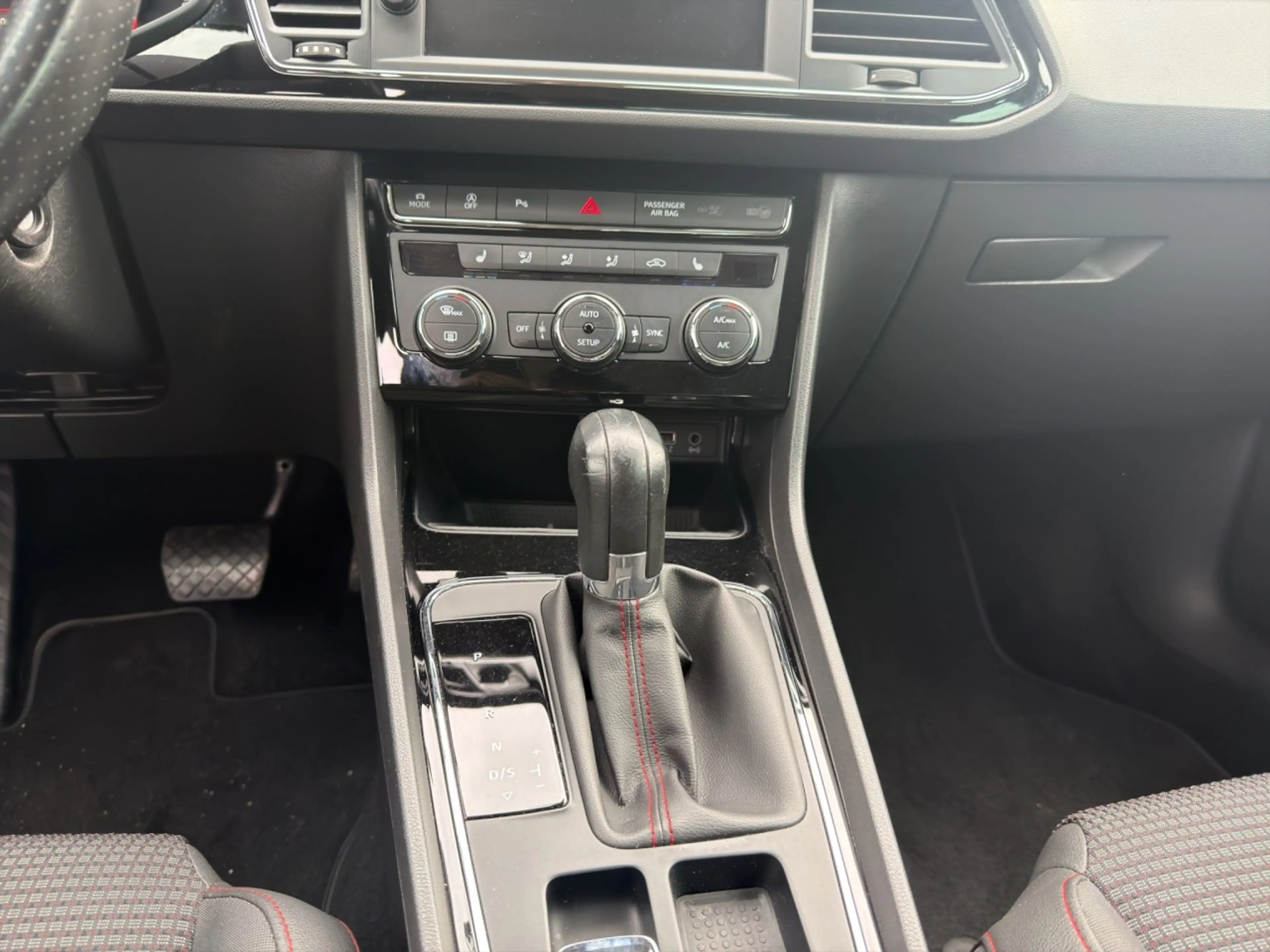 SEAT Leon 2.0 TSI DSG FR LED Full-Link Klima Navi — photo 12