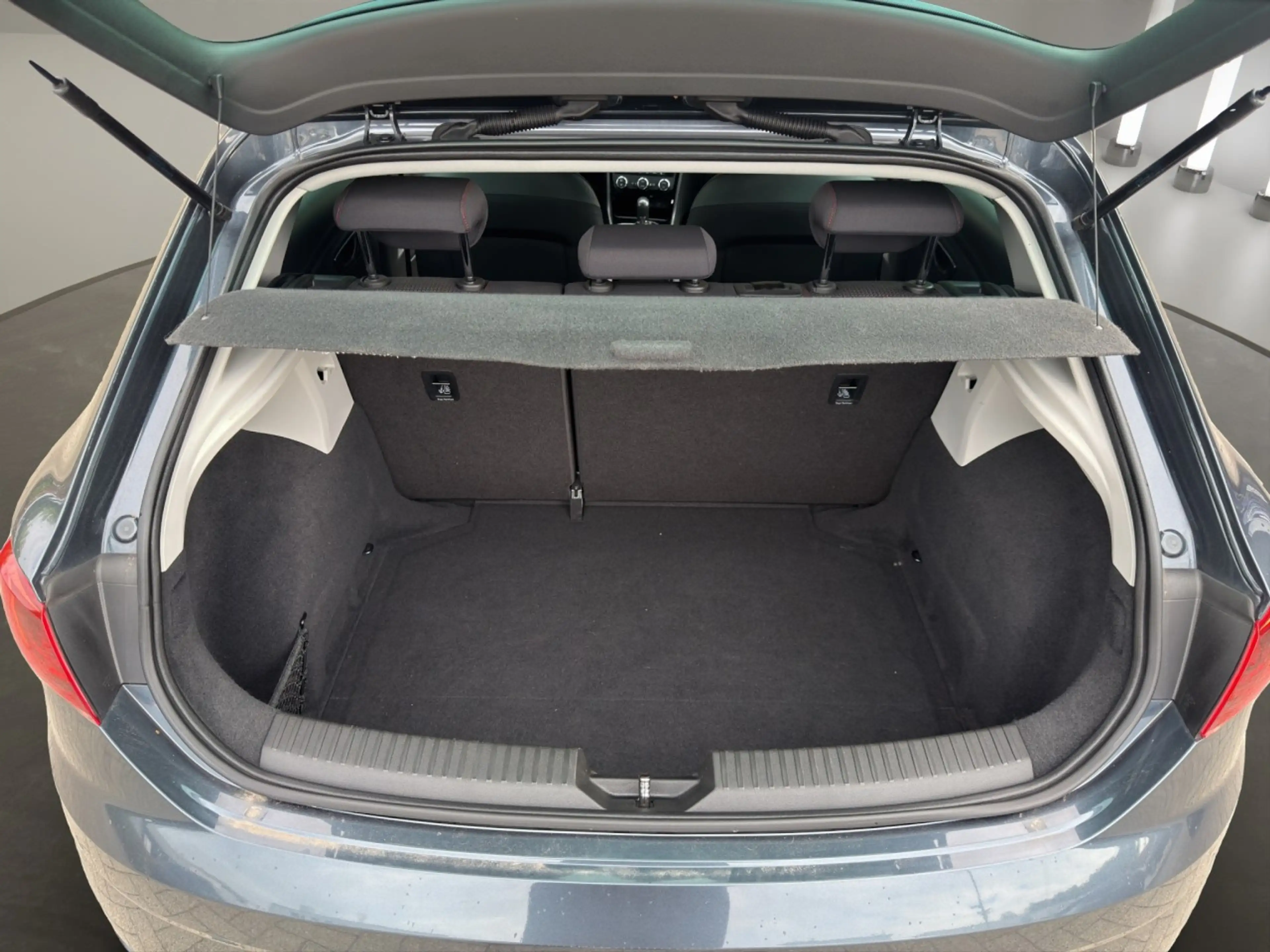 SEAT Leon 2.0 TSI DSG FR LED Full-Link Klima Navi — photo 14