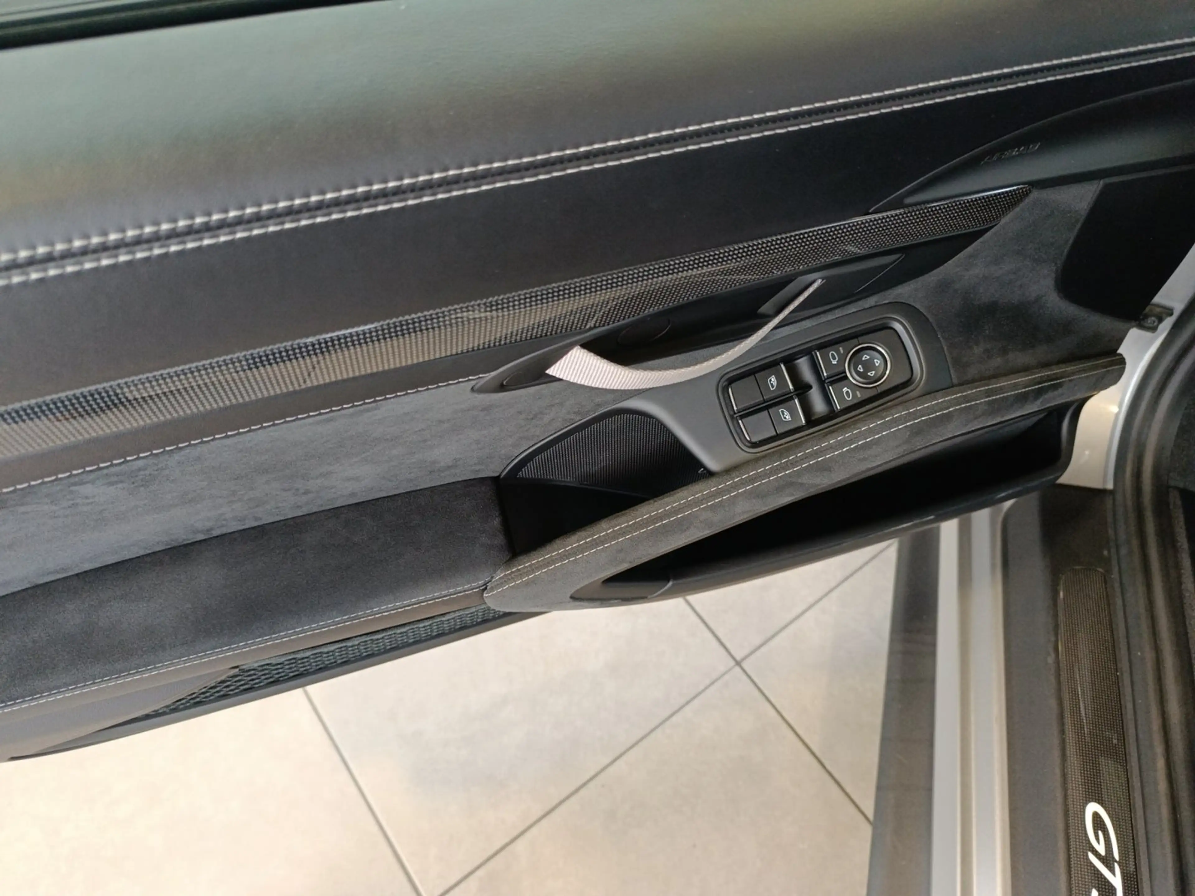 Porsche 911 GT3 RS — photo 10