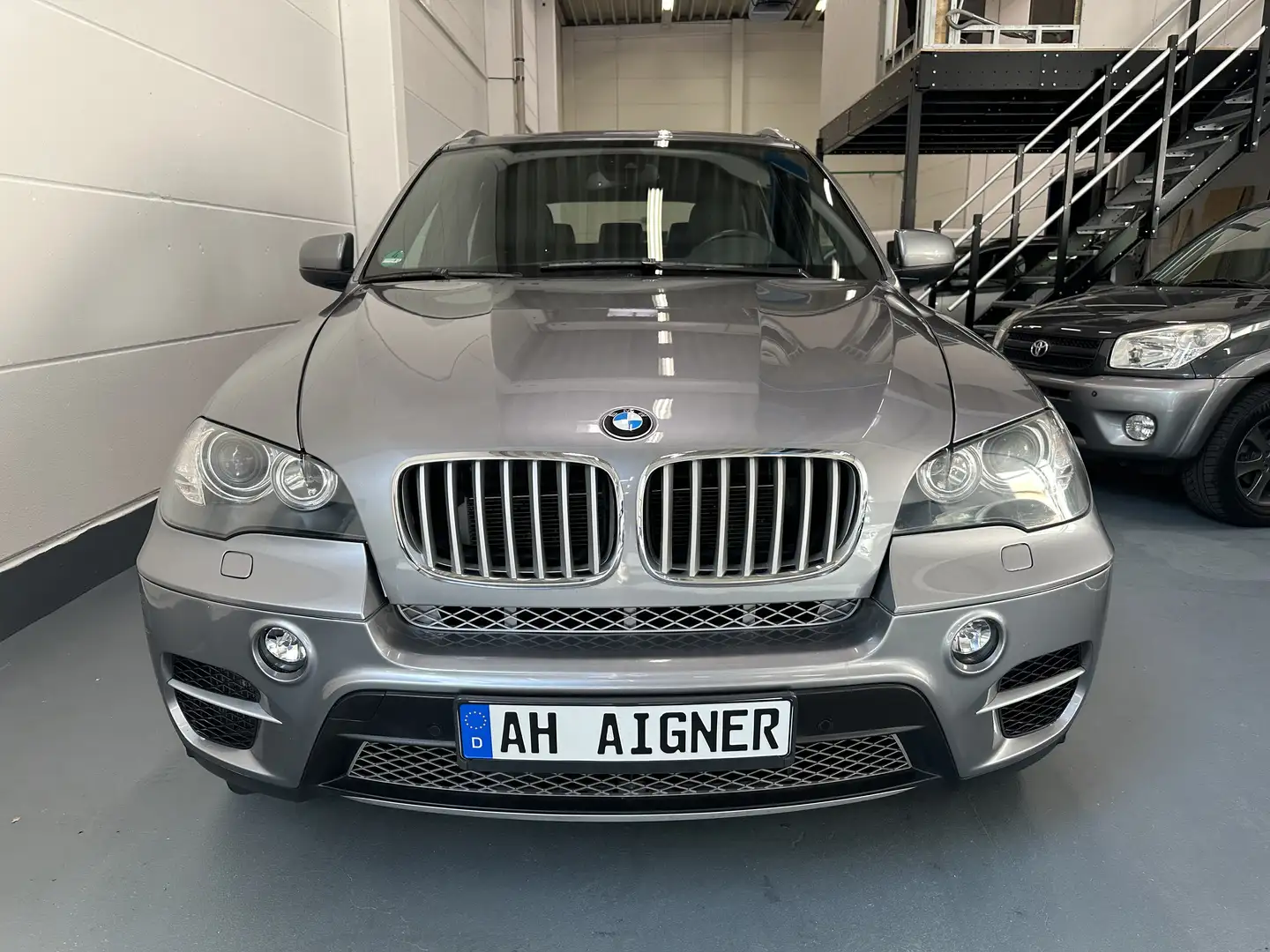 BMW X5 xDrive50i M-Paket*Standheiz.*Panorama*Fond-Entert. Grigio - 2