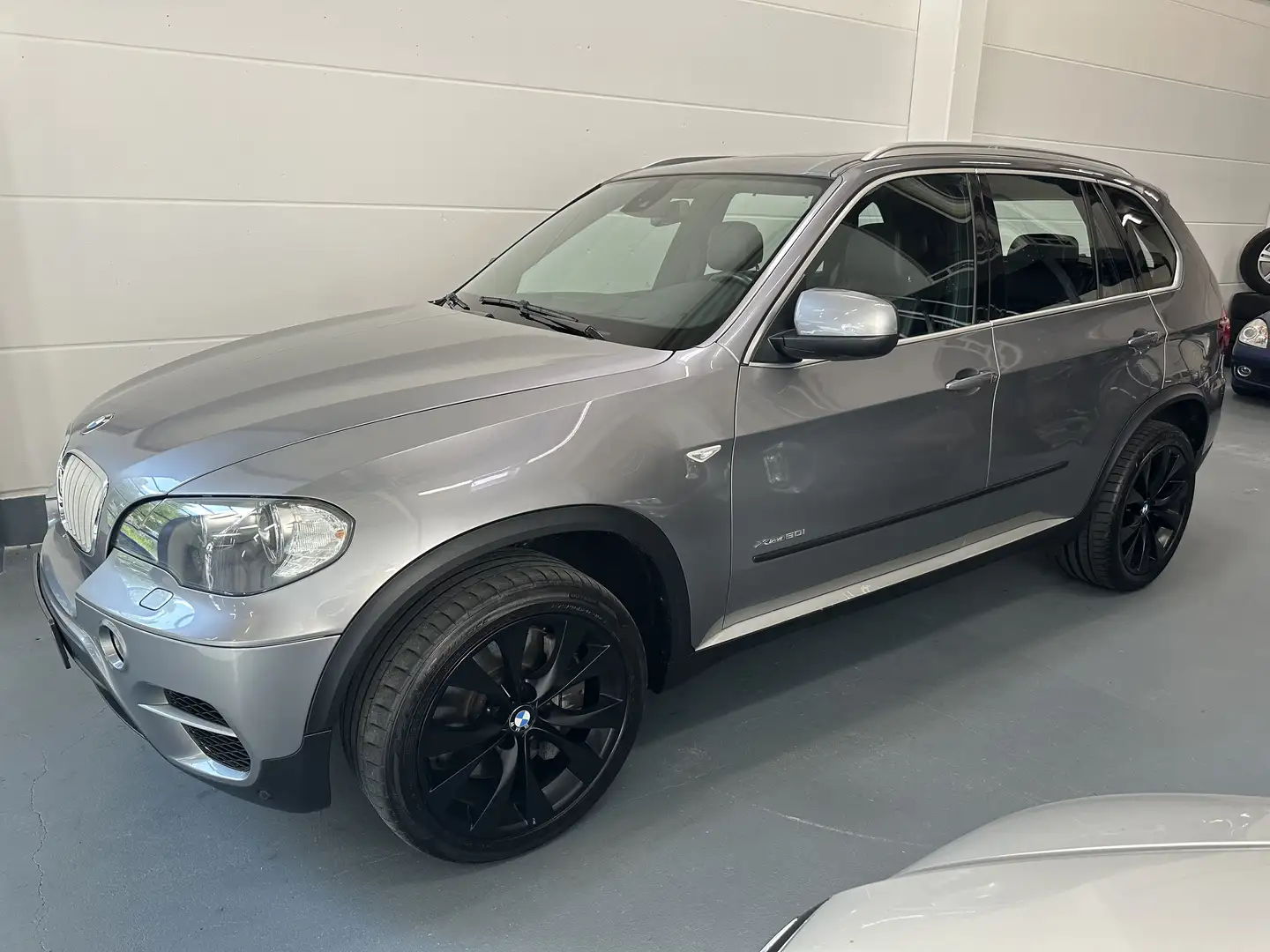 BMW X5 xDrive50i M-Paket*Standheiz.*Panorama*Fond-Entert. Grigio - 1