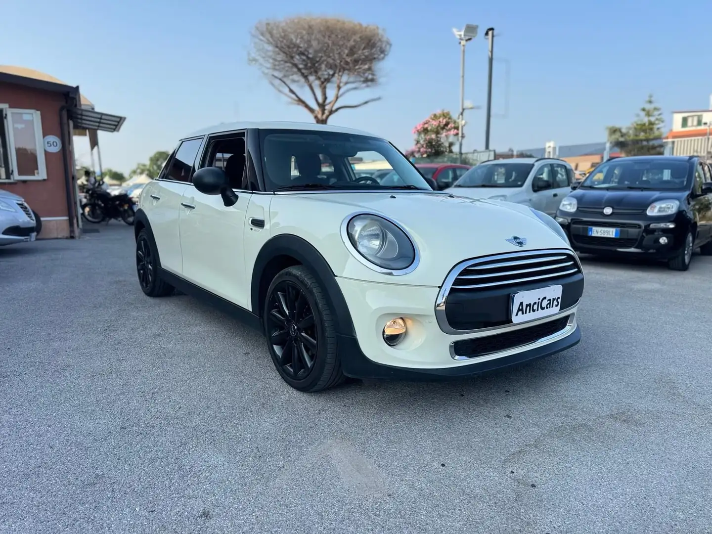 MINI Cooper Mini 1.5 Cooper D 5 porte Beige - 2
