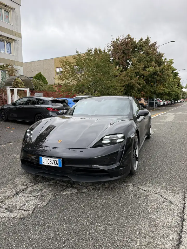 Porsche Taycan 4S Performancebatterie Plus — photo 1 of 10