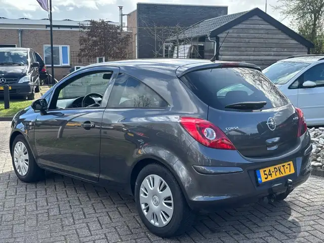 Opel Corsa view 8