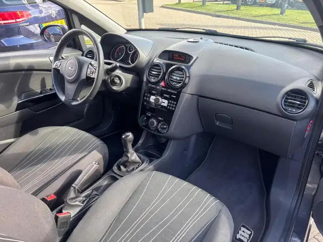 Opel Corsa view 9