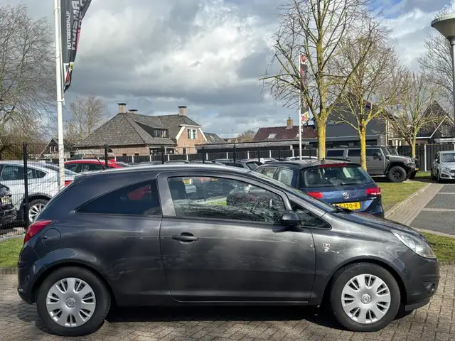 Opel Corsa view 5