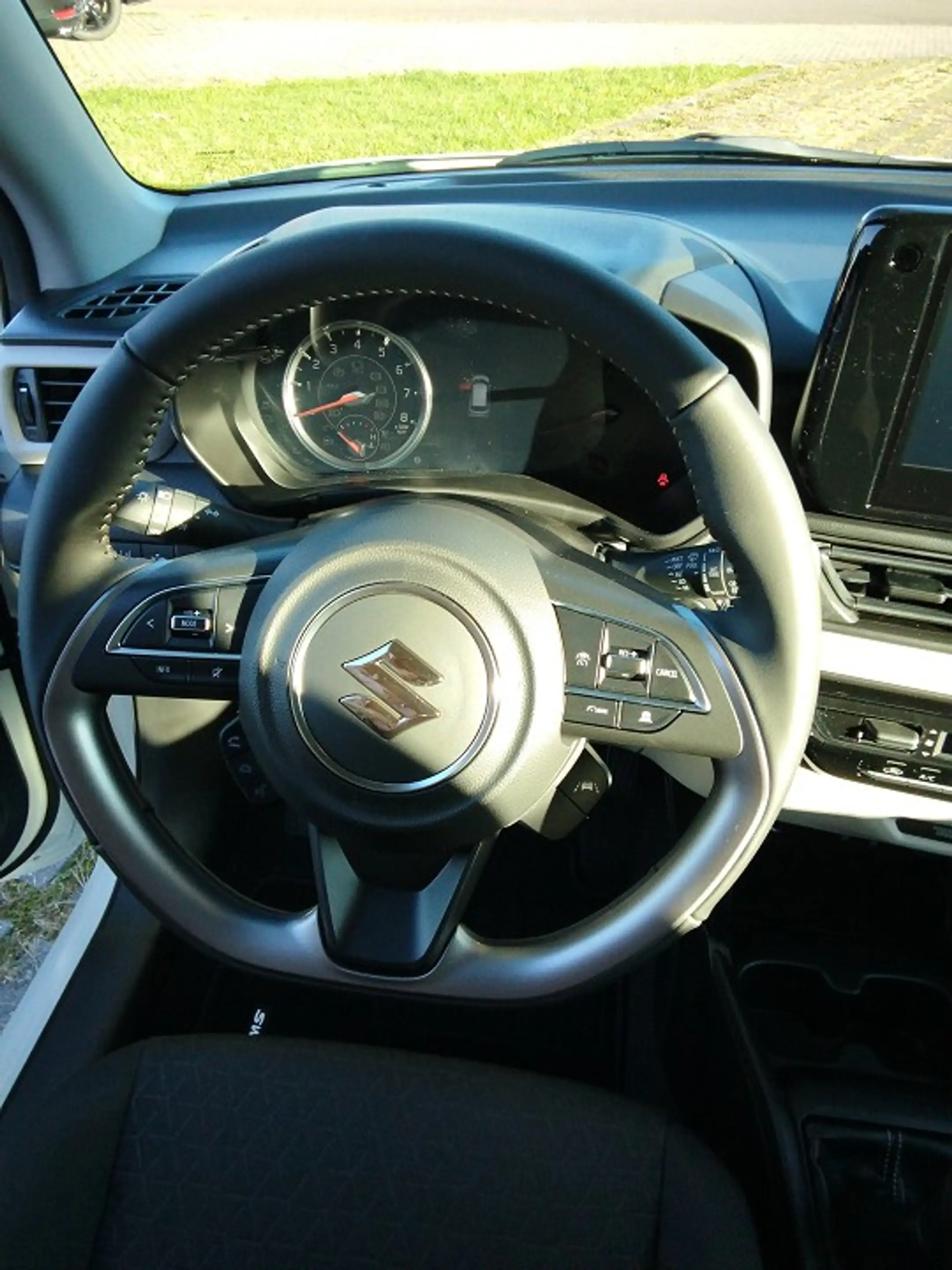 Suzuki Swift 1.2 Comfort Hybrid — photo 15