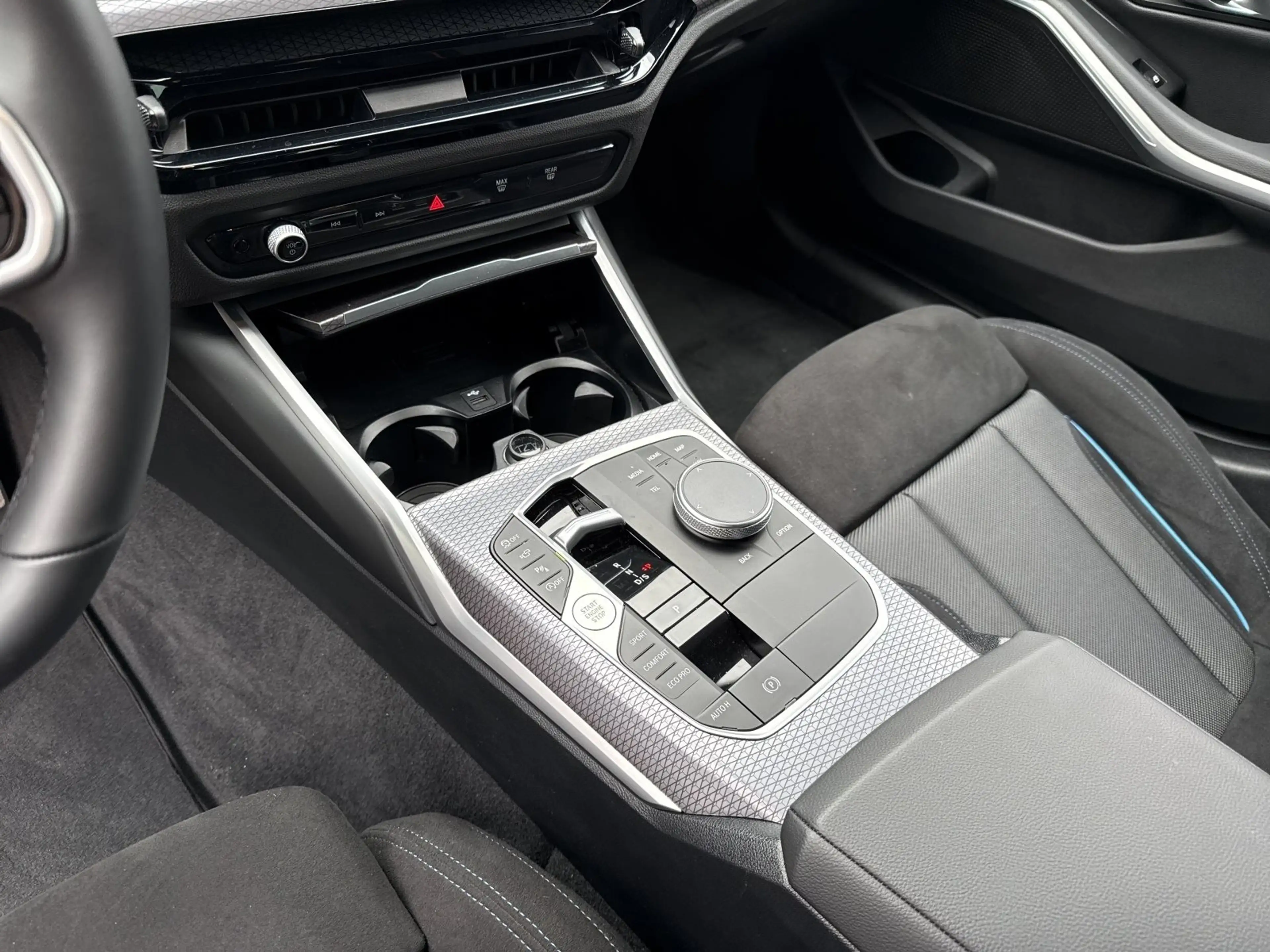 BMW 320 i Touring 360° HEAD-UP RFK HIFI LORDOSE LED — photo 13