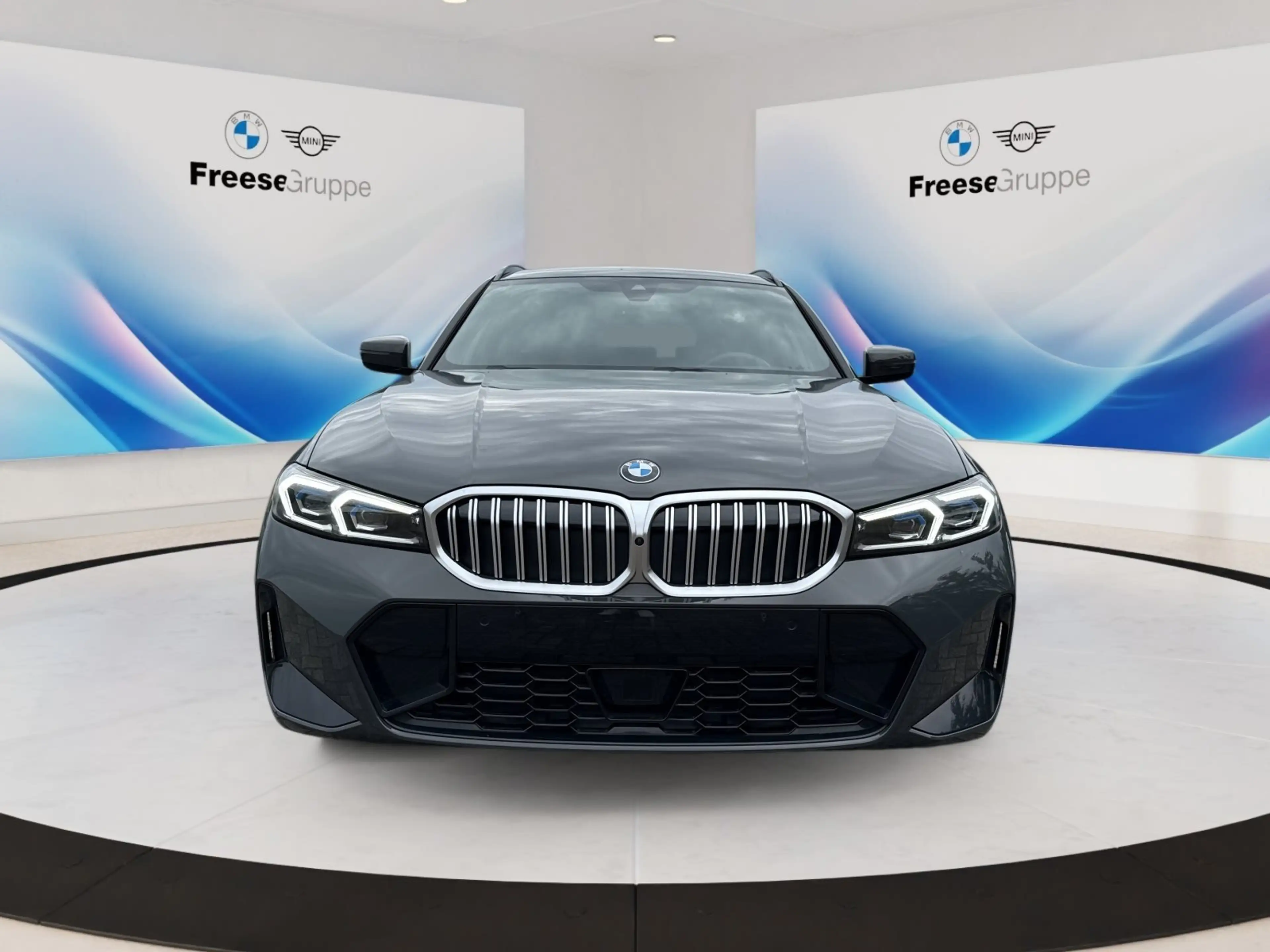 BMW 320 i Touring 360° HEAD-UP RFK HIFI LORDOSE LED — photo 2