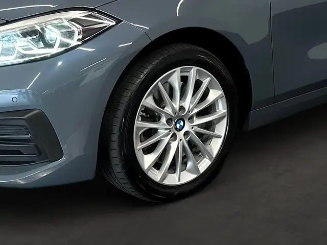 BMW 1 Series view 13