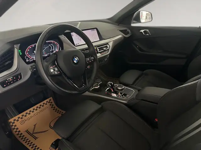 BMW 1 Series view 15