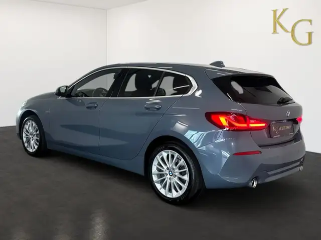 BMW 1 Series view 5