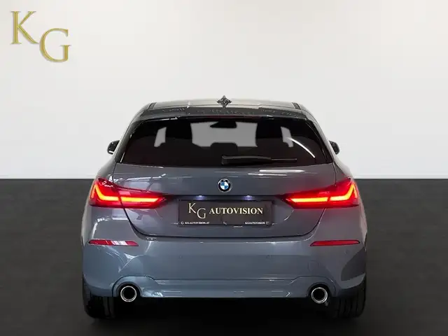 BMW 1 Series view 6
