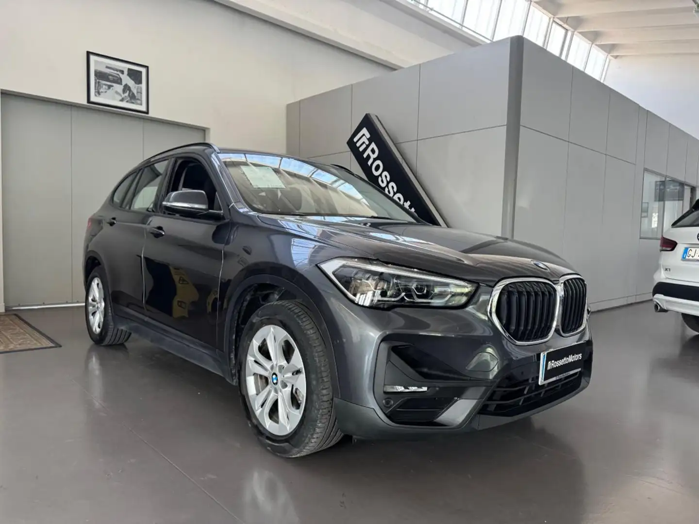 BMW X1 xDrive25e Business Advantage Gris - 1