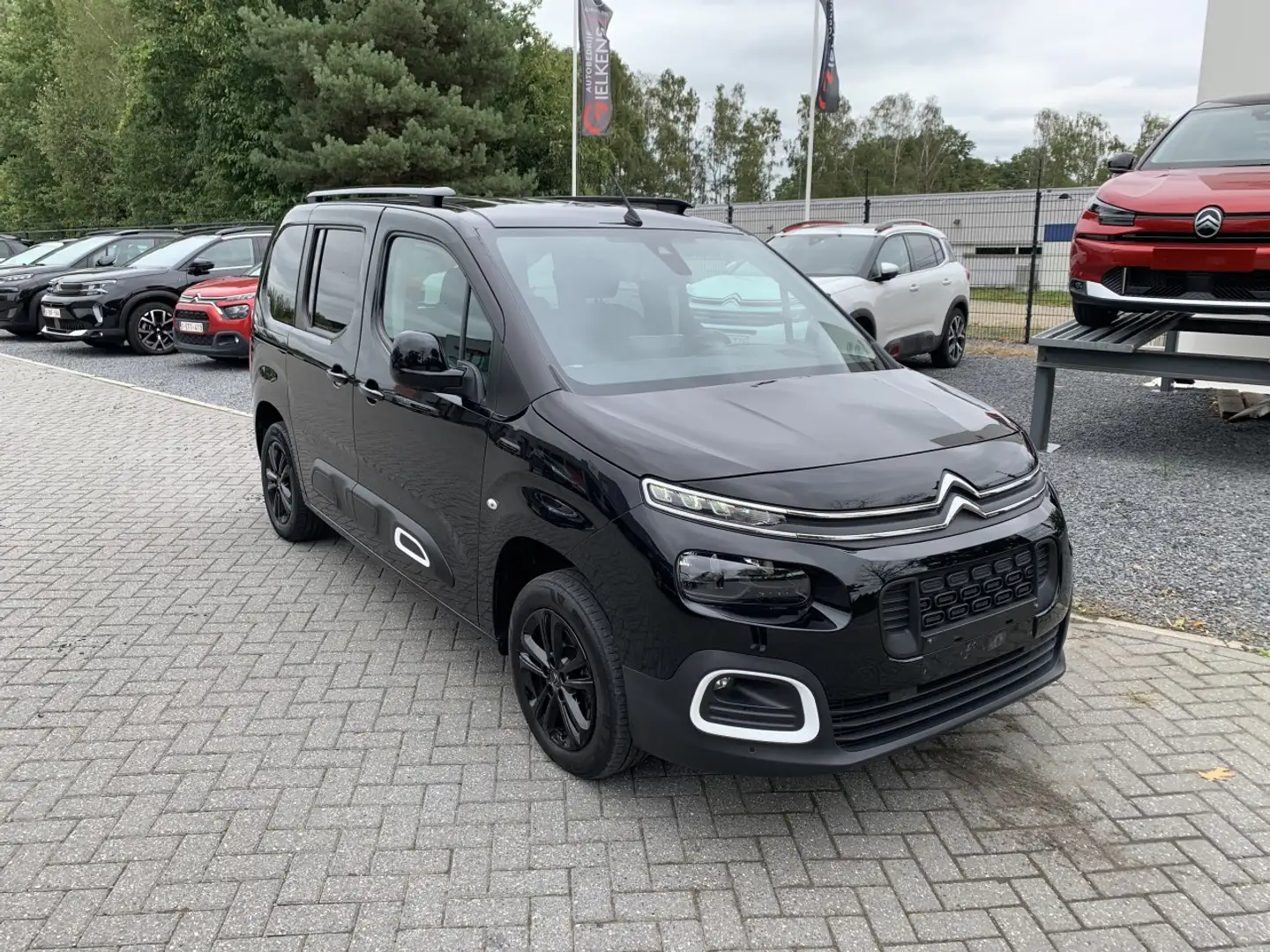 Citroen Berlingo 1.5 BlueHDi 130 Automaat Shine Noir - 2
