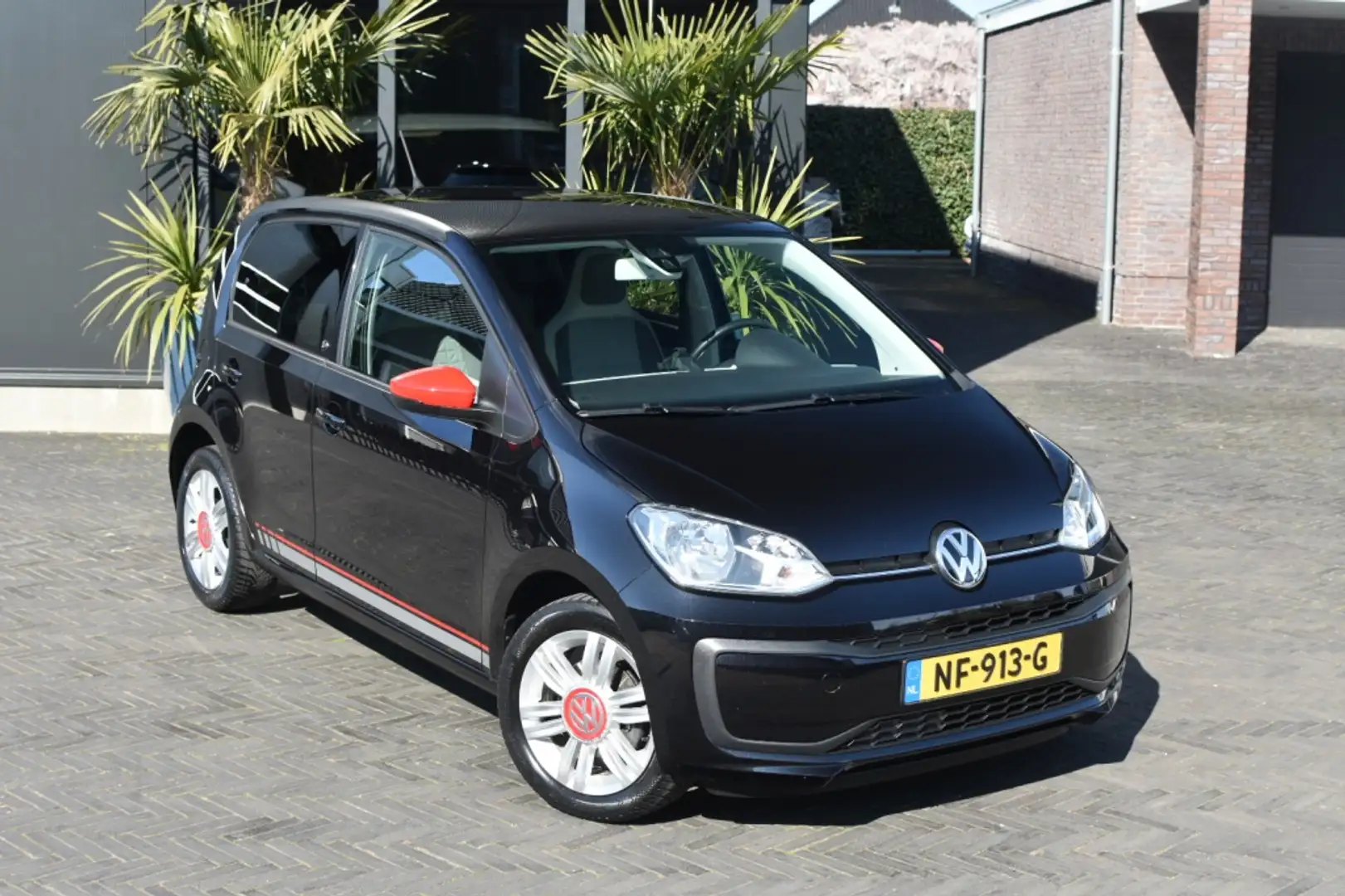 Volkswagen up! 1.0 BMT up! beats NAP inruil mogelijk Zwart - 1