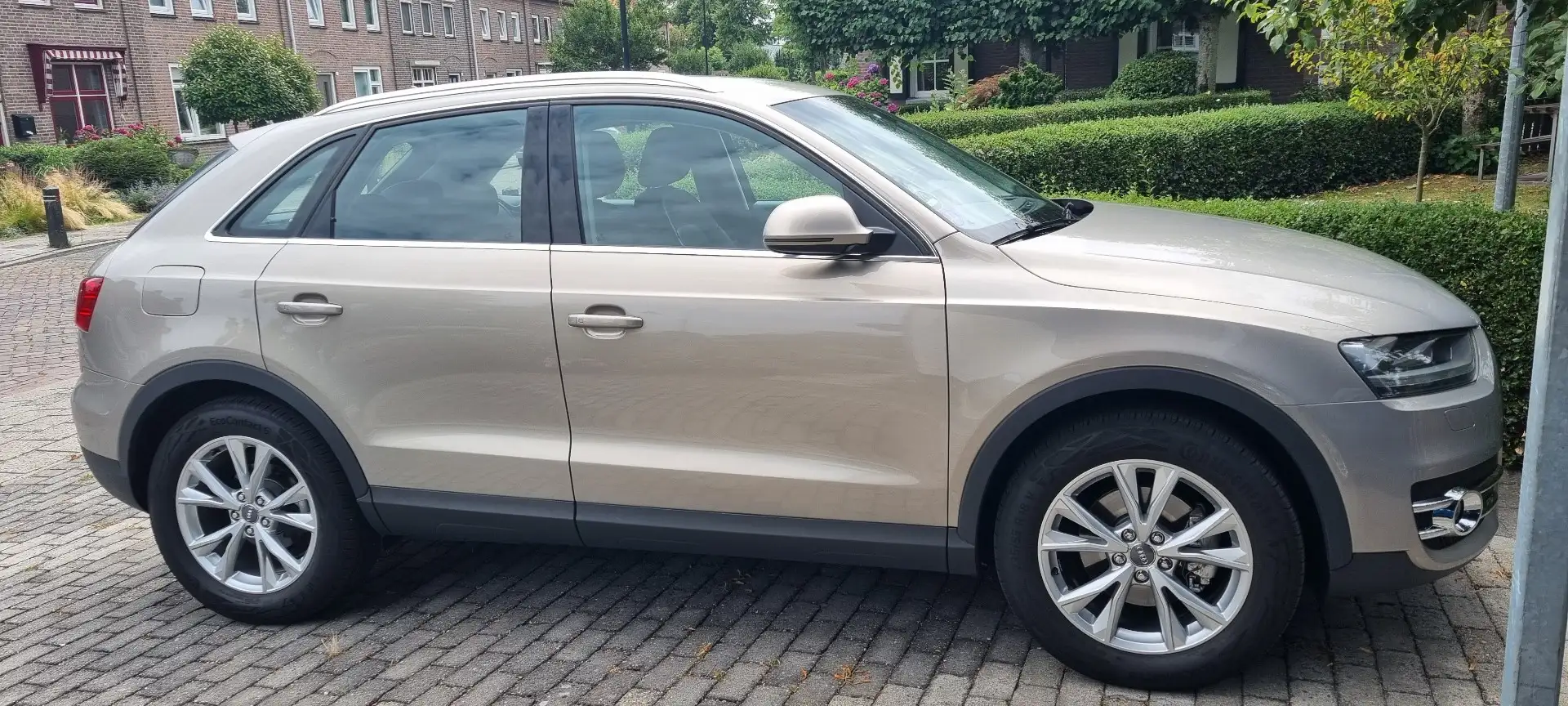 Audi Q3 2.0 TFSI q. S Edit. Beige - 2
