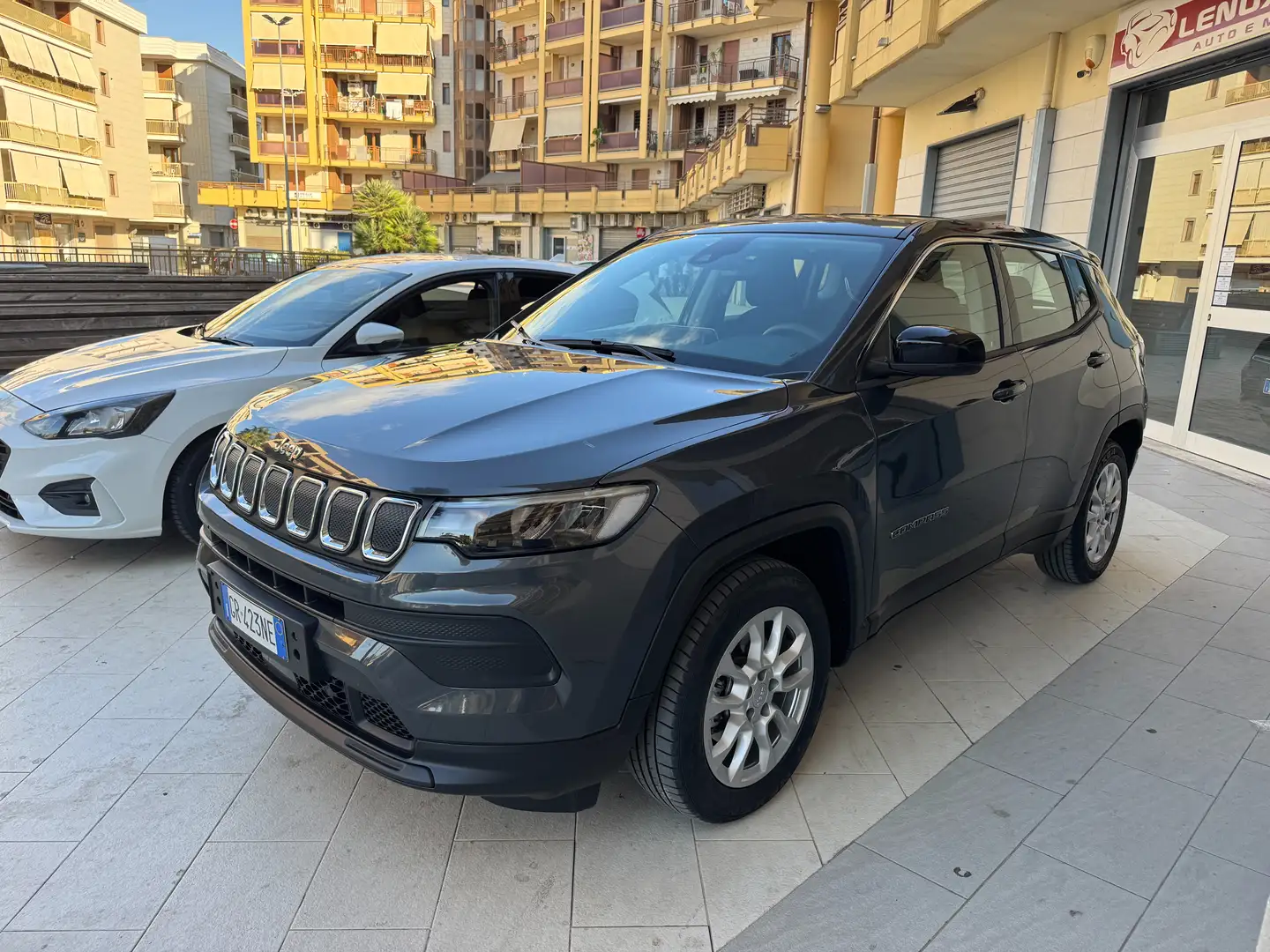 Jeep Compass 1.6 mjt LONGITUDE 2wd 130cv Gris - 2
