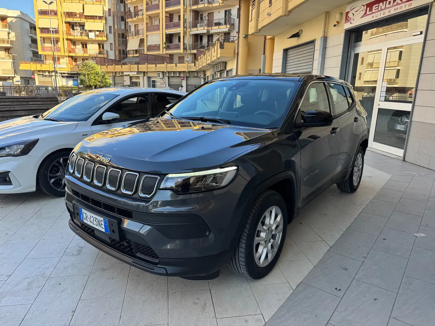 Jeep Compass 1.6 mjt LONGITUDE 2wd 130cv Gris - 1