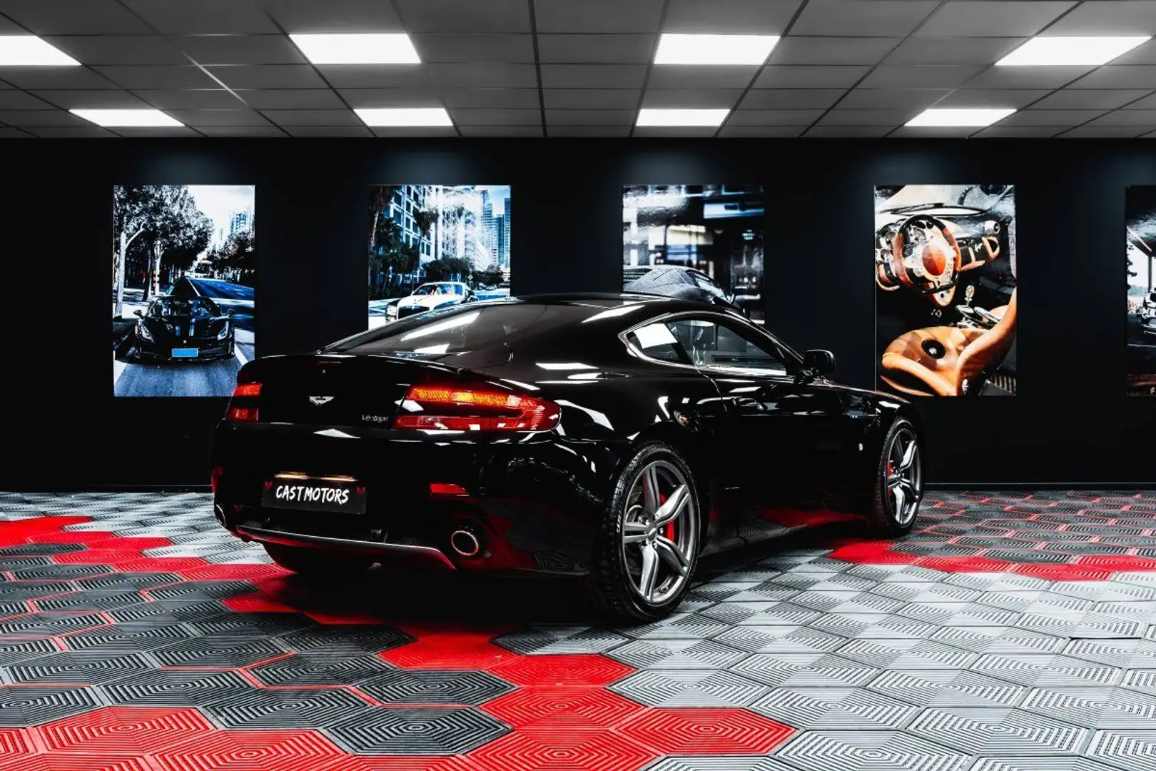 Aston Martin Vantage V8 4.7 420ch Zwart - 2