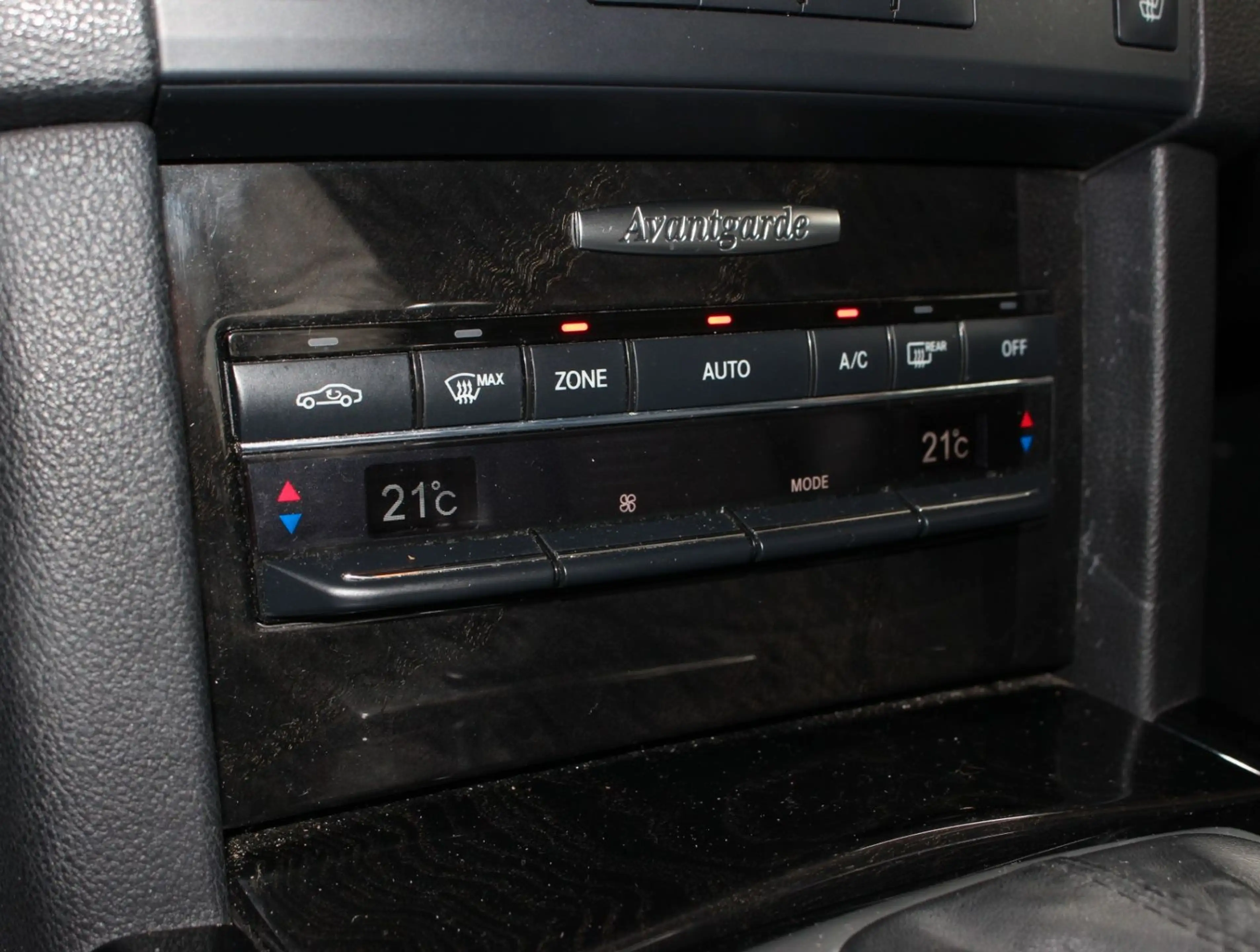 Mercedes-Benz E 250 T CDI Avantgarde Distronic + AHK + ILS — photo 8