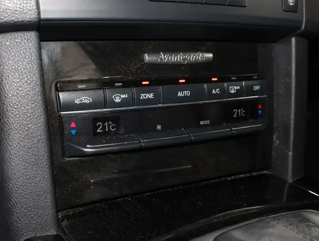 Mercedes-Benz 250 view 8