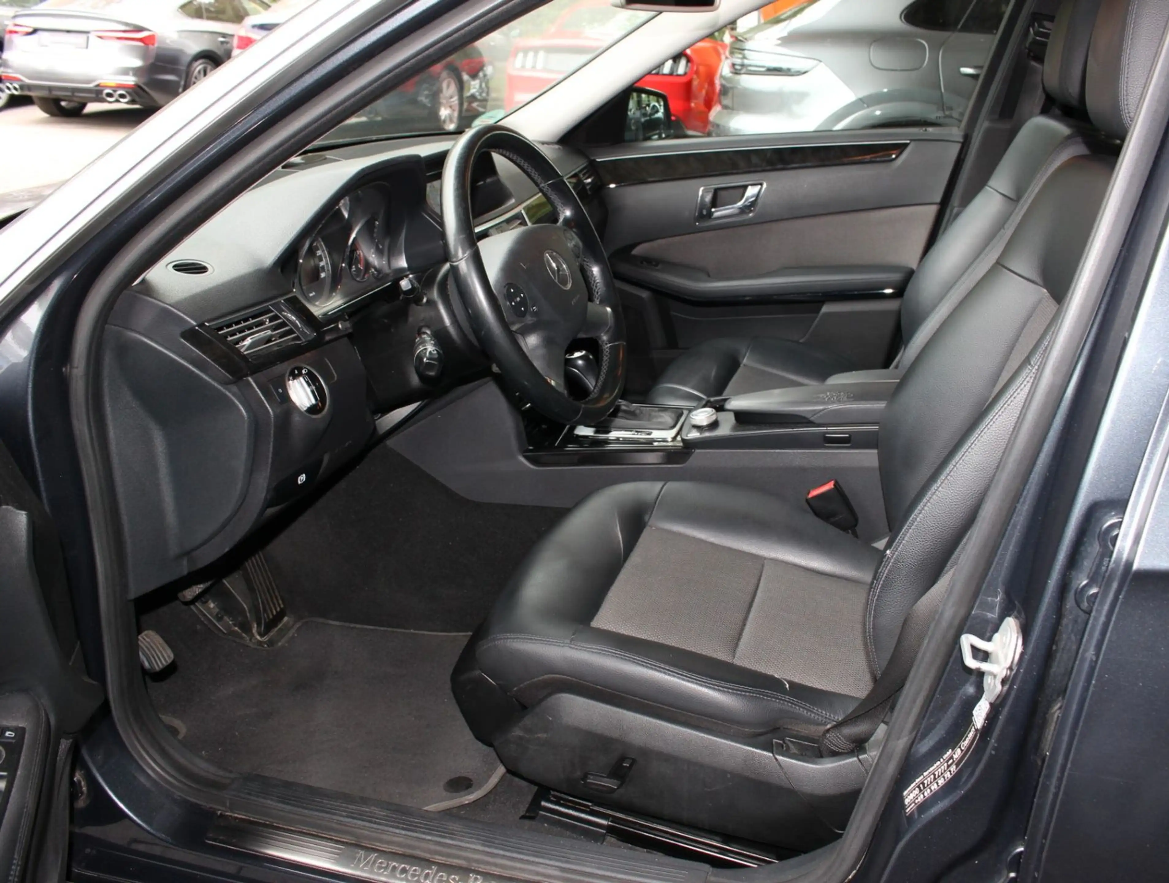 Mercedes-Benz E 250 T CDI Avantgarde Distronic + AHK + ILS — photo 5