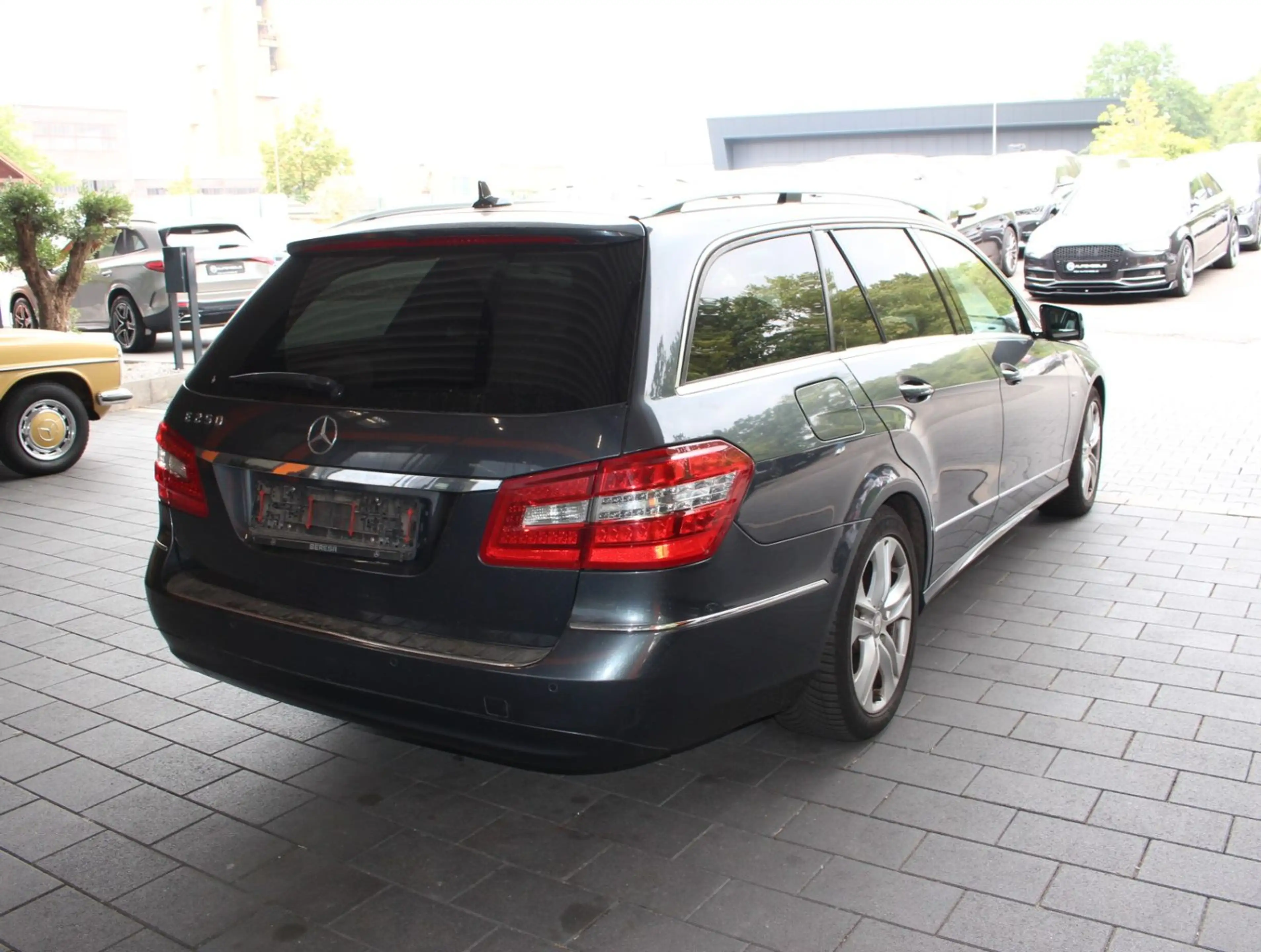 Mercedes-Benz E 250 T CDI Avantgarde Distronic + AHK + ILS — photo 4