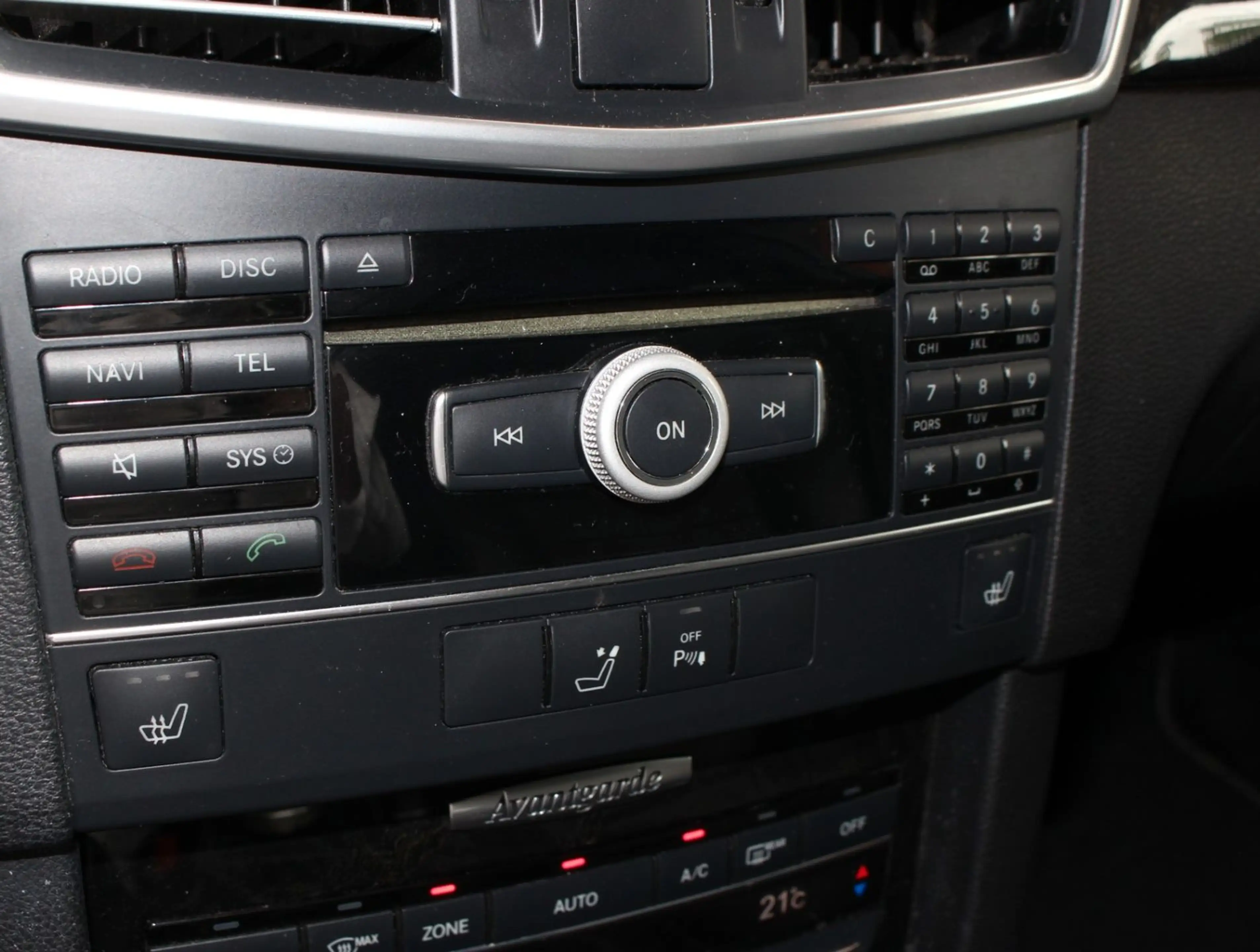 Mercedes-Benz E 250 T CDI Avantgarde Distronic + AHK + ILS — photo 9