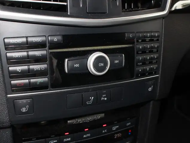 Mercedes-Benz 250 view 9